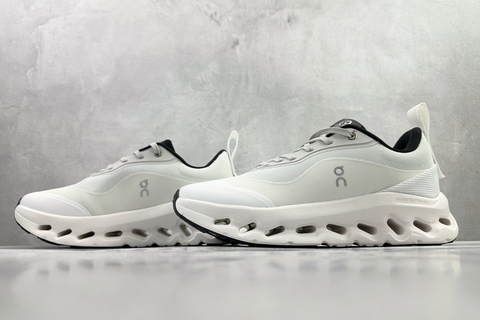 On x LOEWE罗意威 Cloudtilt 2.0 白色 3MEI1069 On x LOEWE罗意威 Cloudtilt 2.0 白色 3MEI1069
