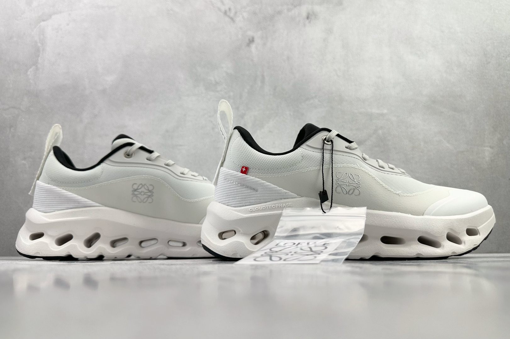 On x LOEWE罗意威 Cloudtilt 2.0 白色 3MEI1069 On x LOEWE罗意威 Cloudtilt 2.0 白色 3MEI1069
