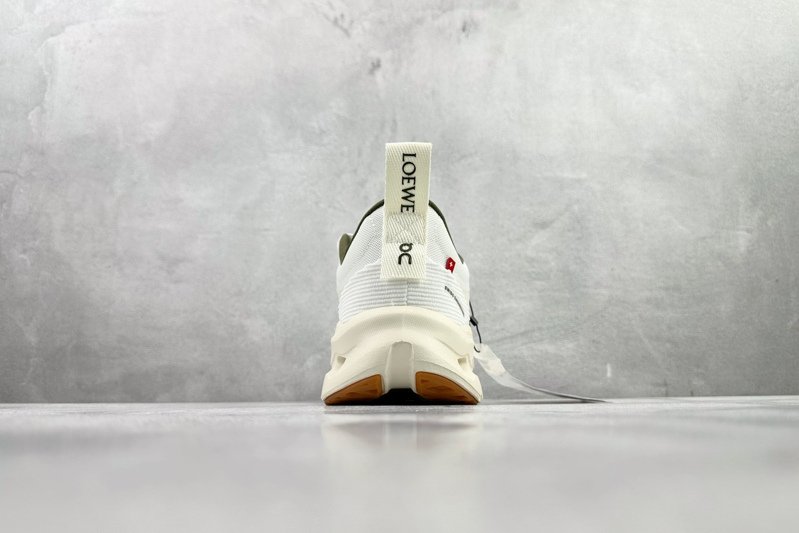 On x LOEWE罗意威 Cloudtilt 2.0 白灰 3MEI1069 On x LOEWE罗意威 Cloudtilt 2.0 白灰 3MEI1069