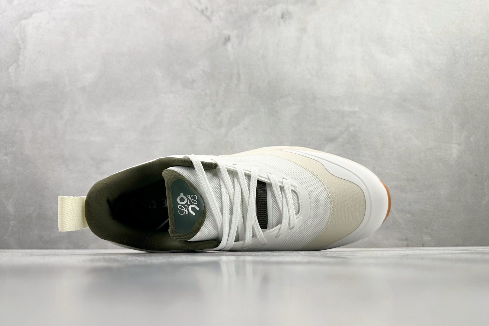 On x LOEWE罗意威 Cloudtilt 2.0 白灰 3MEI1069 On x LOEWE罗意威 Cloudtilt 2.0 白灰 3MEI1069