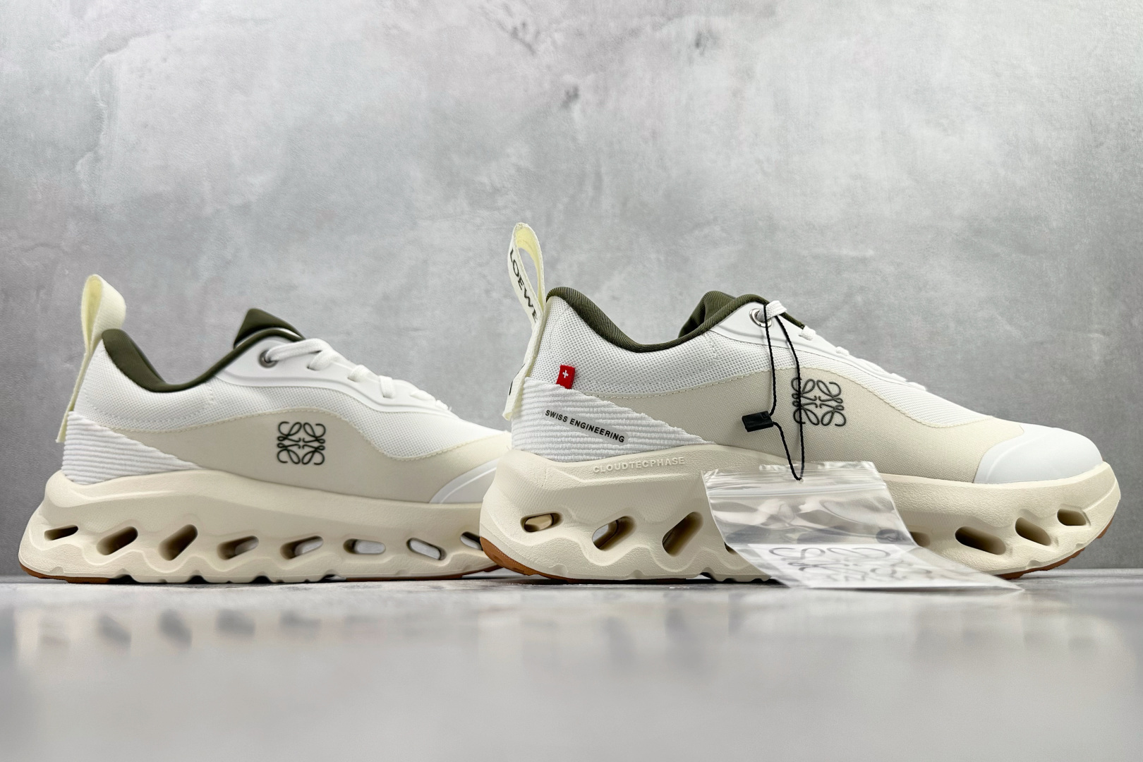 On x LOEWE罗意威 Cloudtilt 2.0 白灰 3MEI1069 On x LOEWE罗意威 Cloudtilt 2.0 白灰 3MEI1069