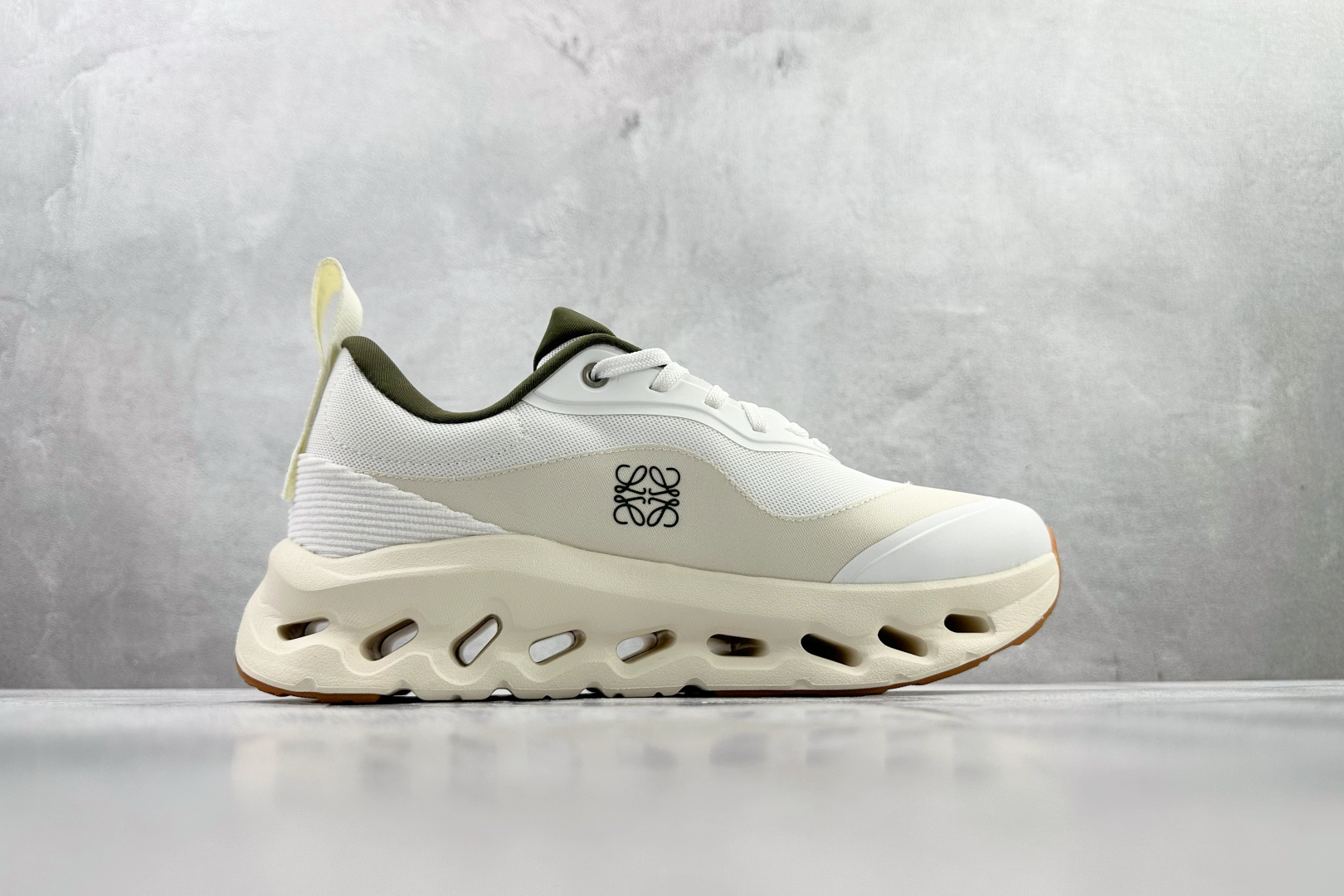 On x LOEWE罗意威 Cloudtilt 2.0 白灰 3MEI1069 On x LOEWE罗意威 Cloudtilt 2.0 白灰 3MEI1069
