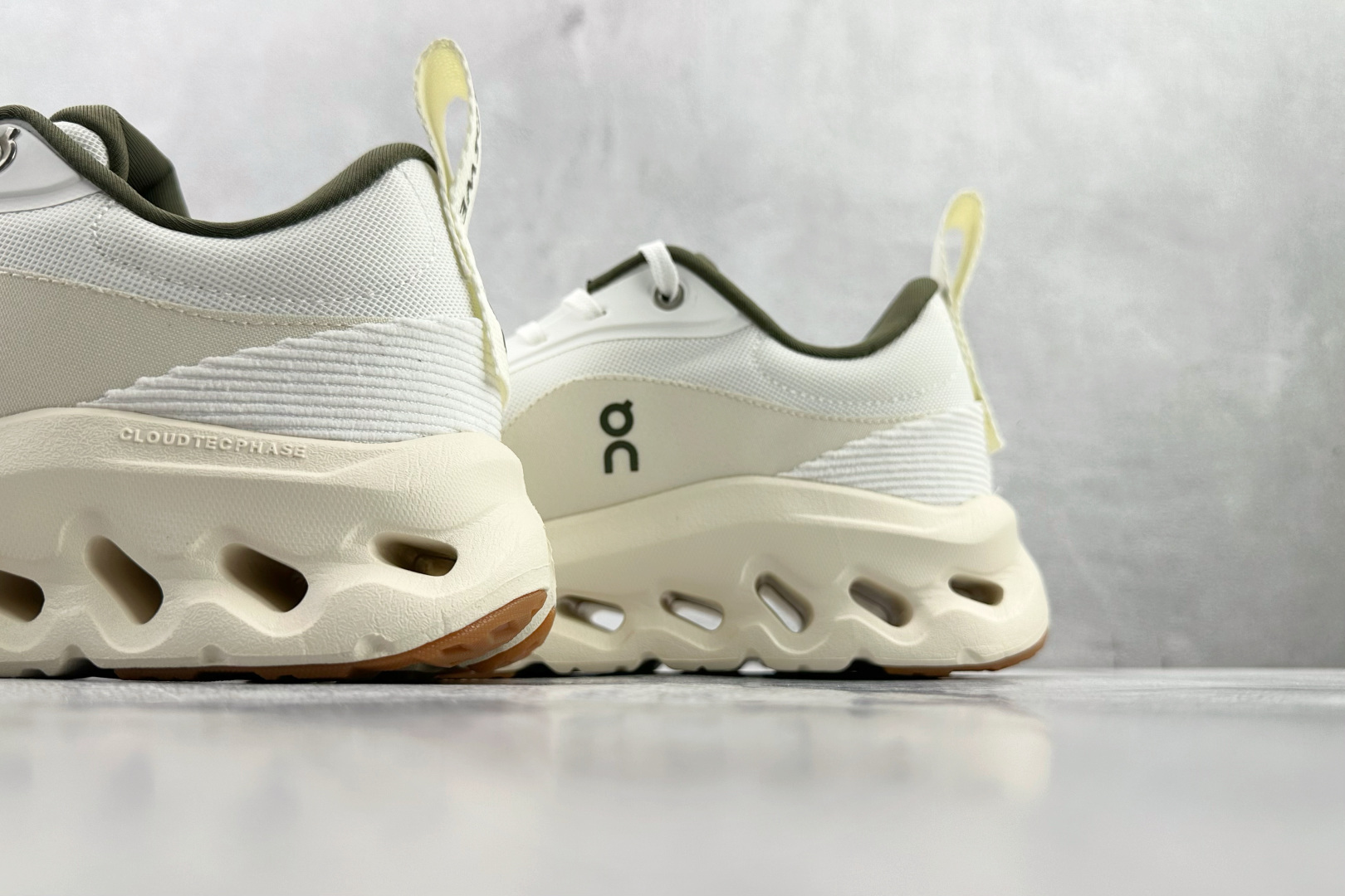 On x LOEWE罗意威 Cloudtilt 2.0 白灰 3MEI1069 On x LOEWE罗意威 Cloudtilt 2.0 白灰 3MEI1069
