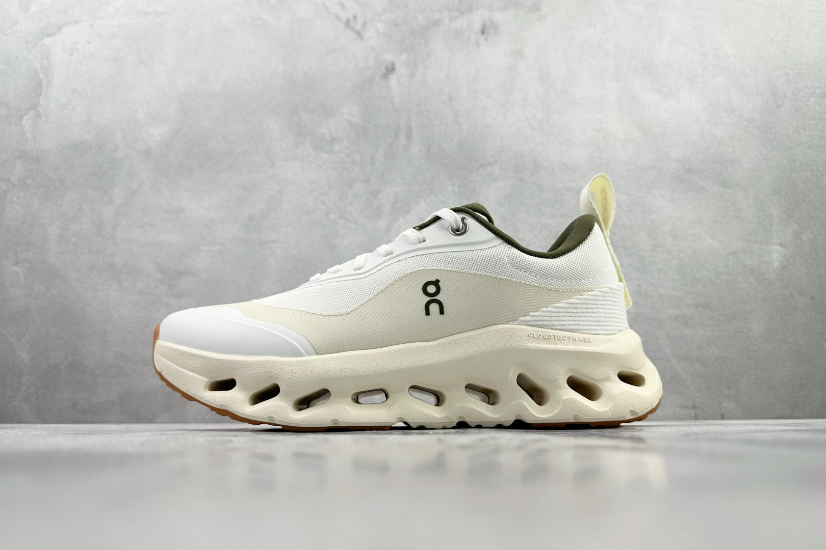 On x LOEWE罗意威 Cloudtilt 2.0 白灰 3MEI1069 On x LOEWE罗意威 Cloudtilt 2.0 白灰 3MEI1069