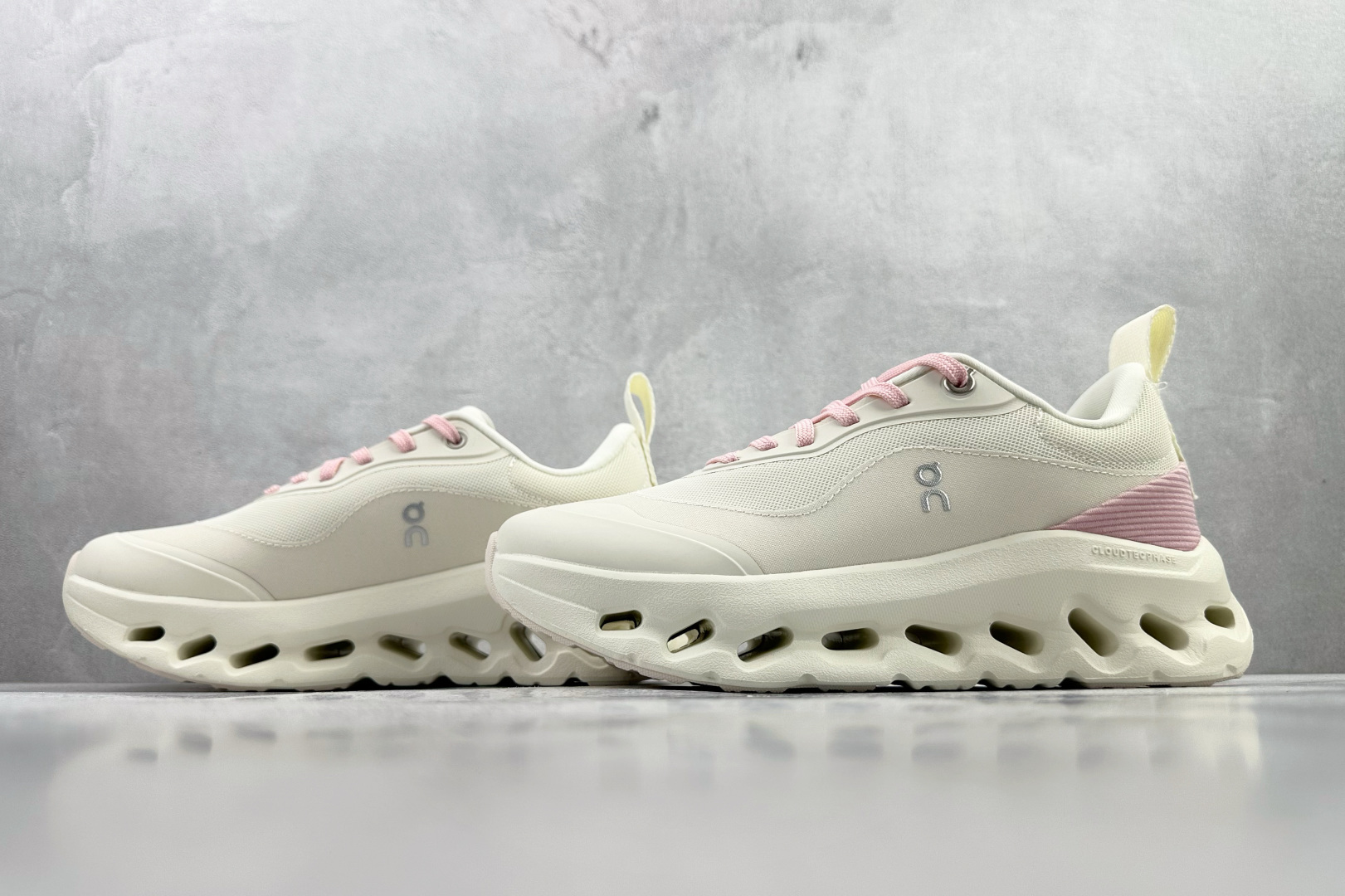 On x LOEWE罗意威 Cloudtilt 2.0 米粉 3WE1069