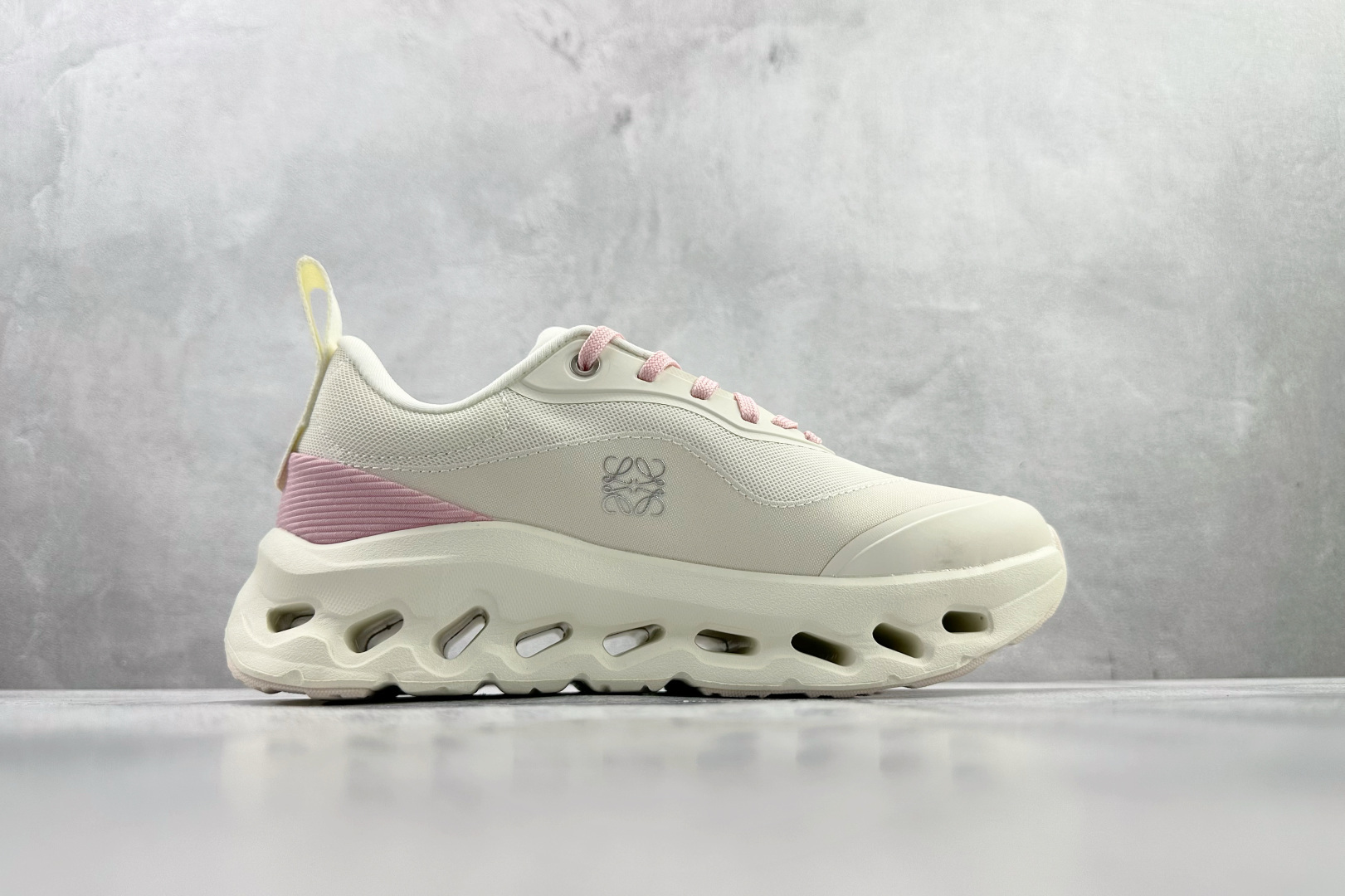 On x LOEWE罗意威 Cloudtilt 2.0 米粉 3WE1069