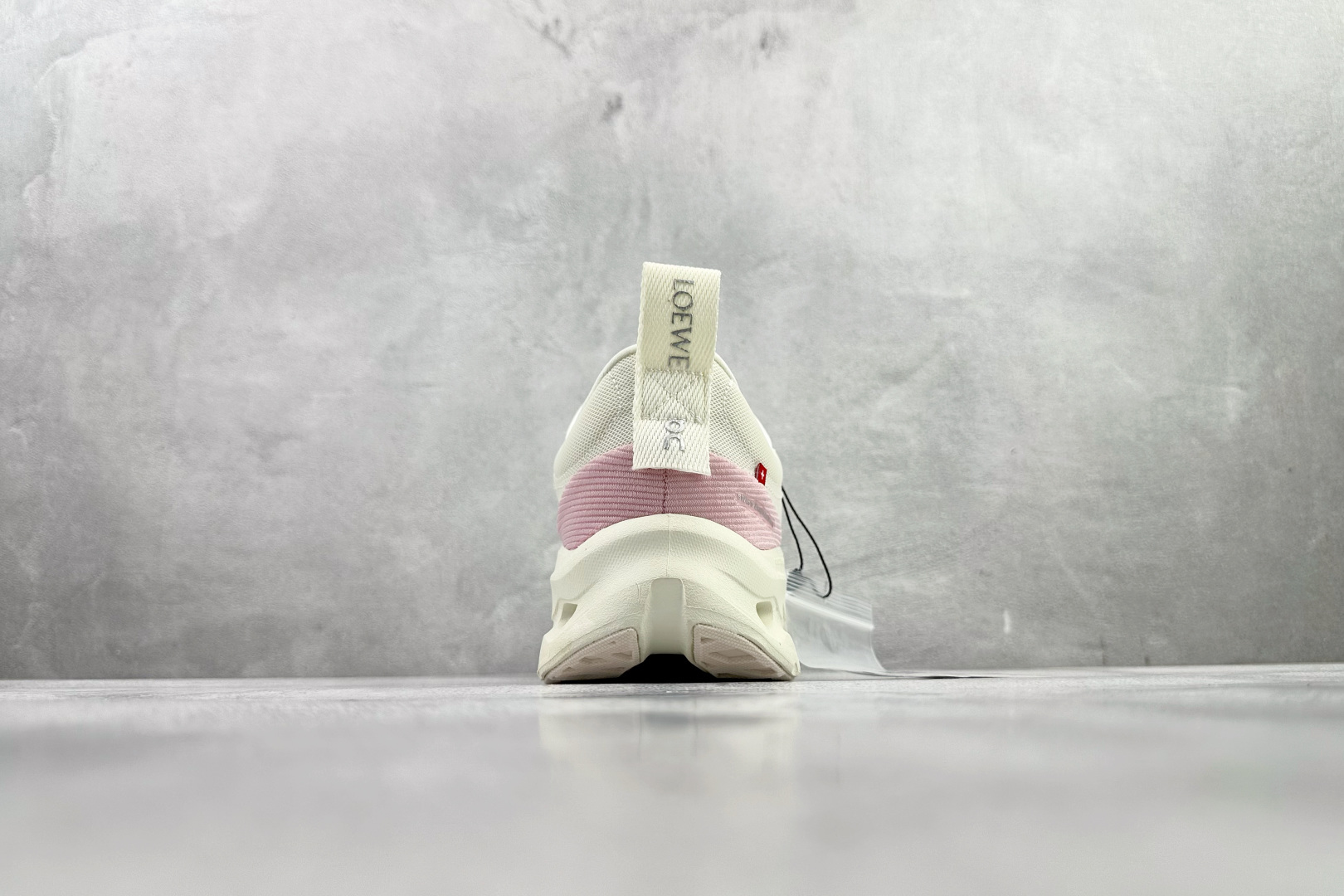 On x LOEWE罗意威 Cloudtilt 2.0 米粉 3WE1069