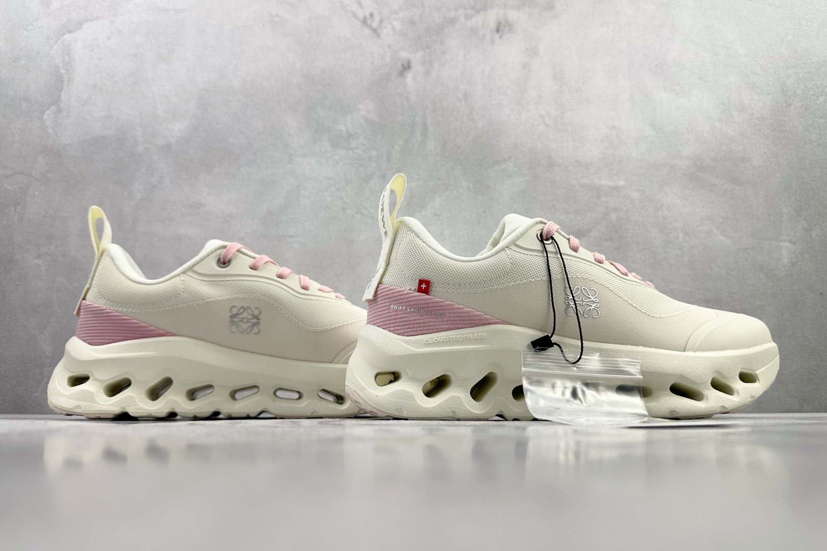 On x LOEWE罗意威 Cloudtilt 2.0 米粉 3WE1069