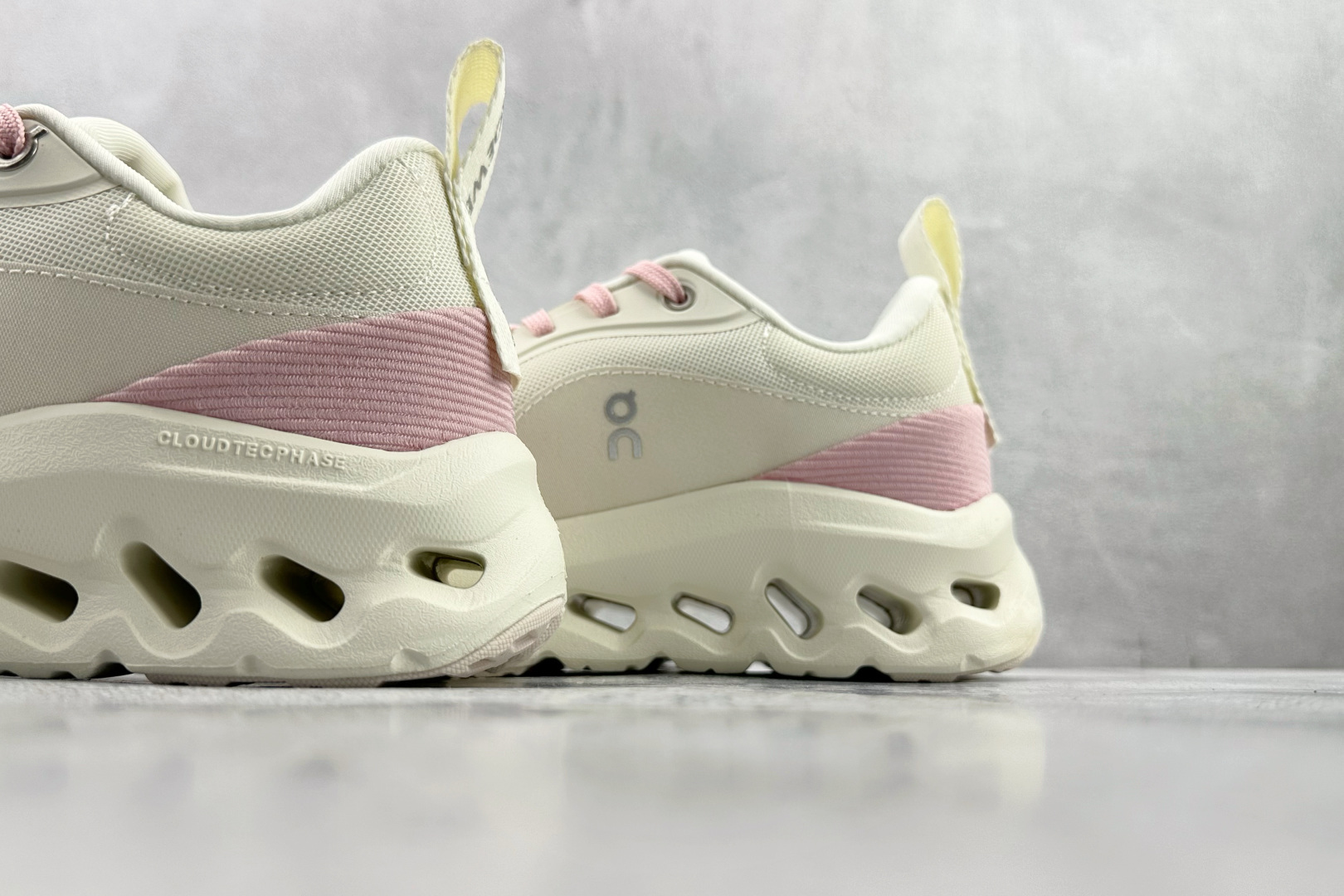 On x LOEWE罗意威 Cloudtilt 2.0 米粉 3WE1069