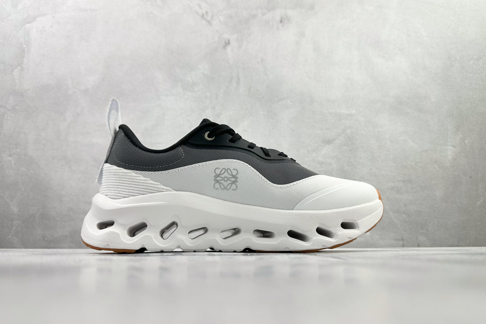 On x LOEWE罗意威 Cloudtilt 2.0 黑白 3MEI1069-Top High Quatity Cheap Sneakers Fashion Clothing Clothes Bags handbags Shoes of all Brand wholesale With The best Quality And Beautiful Price from China Factory Chinese suppliers wholesaler seller On x LOEWE罗意威 Cloudtilt 2.0 黑白 3MEI1069