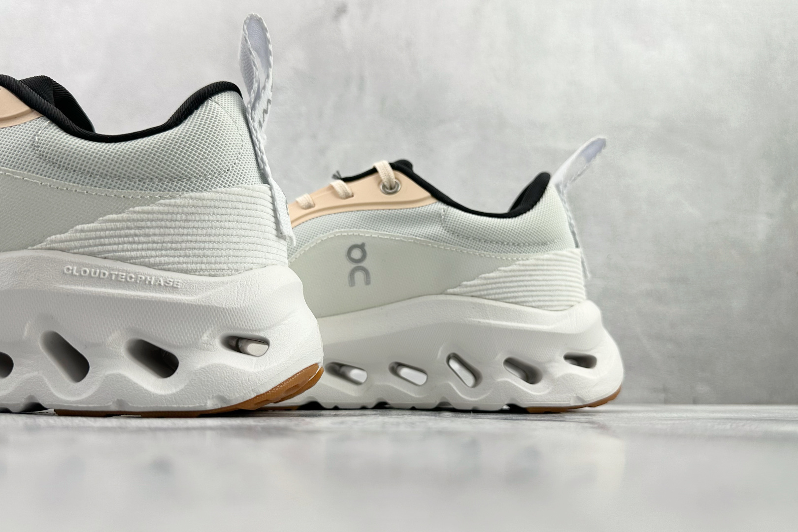 On x LOEWE罗意威 Cloudtilt 2.0 棕白 3MEI1069 On x LOEWE罗意威 Cloudtilt 2.0 棕白 3MEI1069
