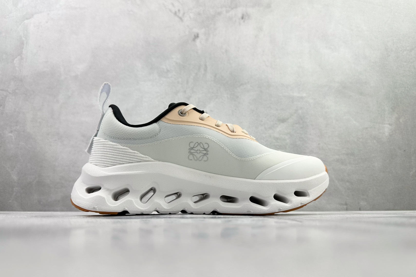 On x LOEWE罗意威 Cloudtilt 2.0 棕白 3MEI1069 On x LOEWE罗意威 Cloudtilt 2.0 棕白 3MEI1069