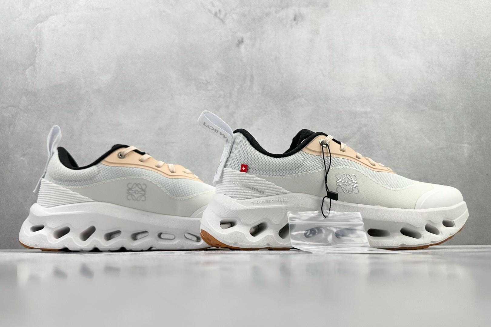 On x LOEWE罗意威 Cloudtilt 2.0 棕白 3MEI1069 On x LOEWE罗意威 Cloudtilt 2.0 棕白 3MEI1069