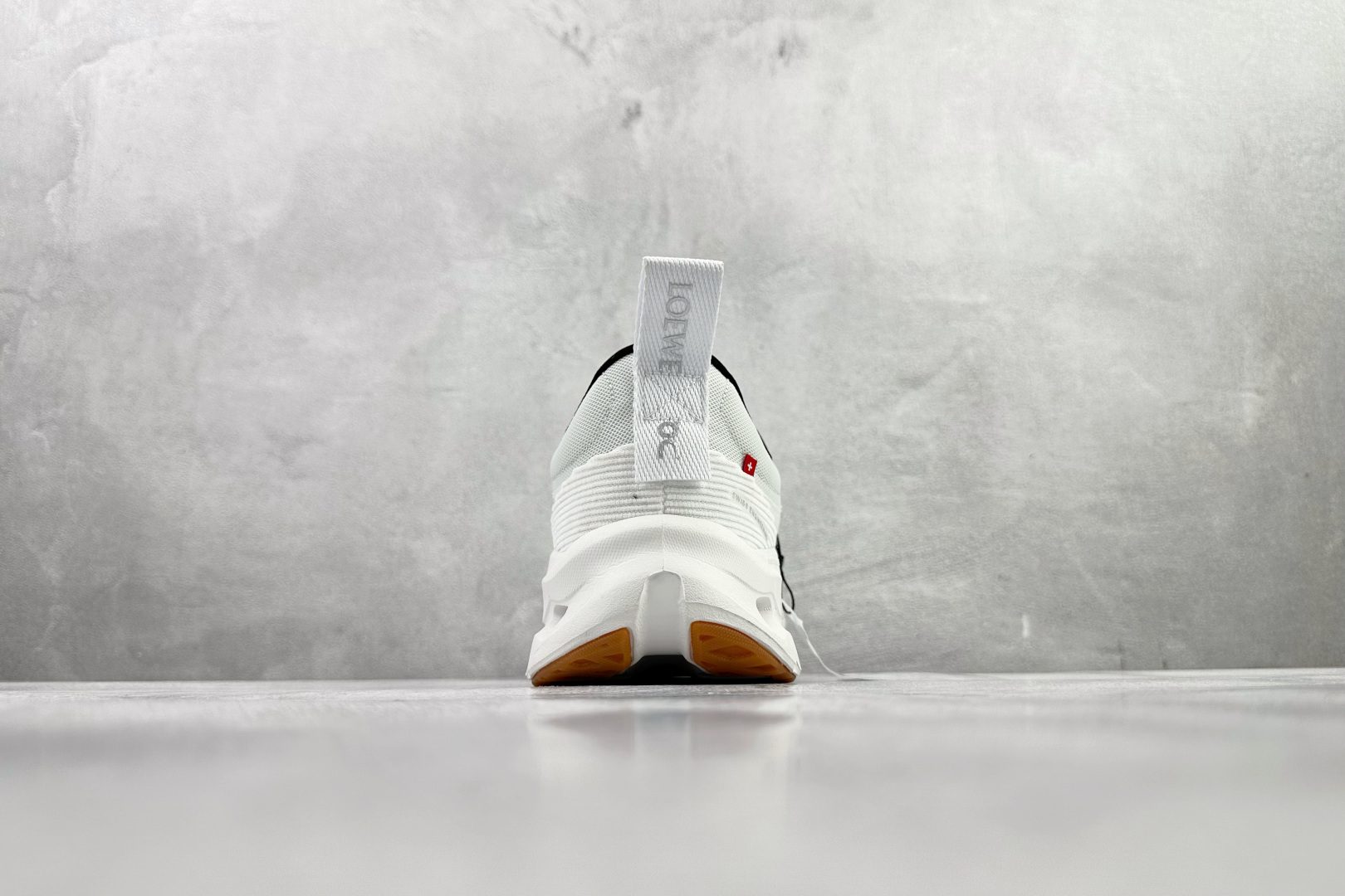 On x LOEWE罗意威 Cloudtilt 2.0 棕白 3MEI1069 On x LOEWE罗意威 Cloudtilt 2.0 棕白 3MEI1069