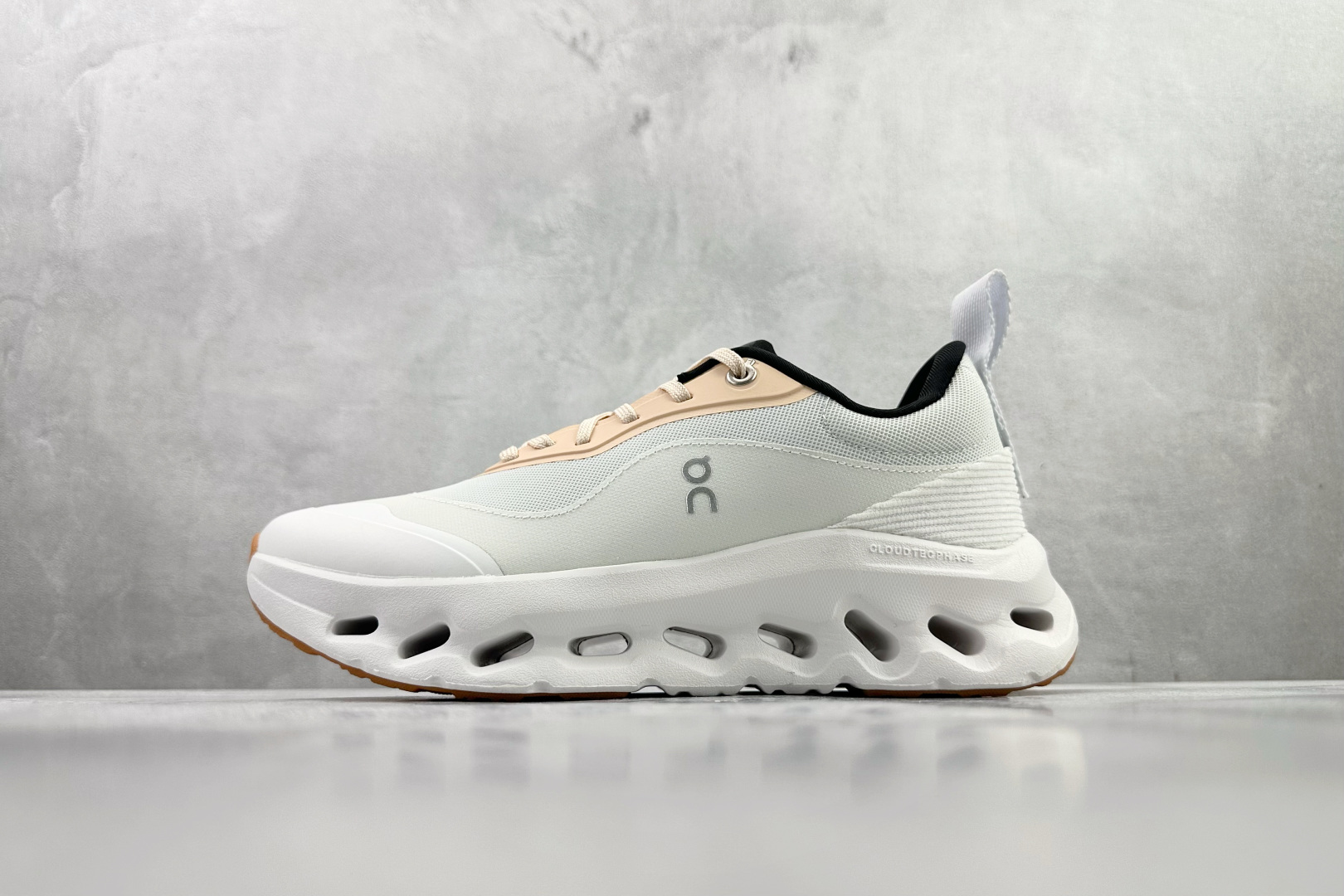 On x LOEWE罗意威 Cloudtilt 2.0 棕白 3MEI1069 On x LOEWE罗意威 Cloudtilt 2.0 棕白 3MEI1069