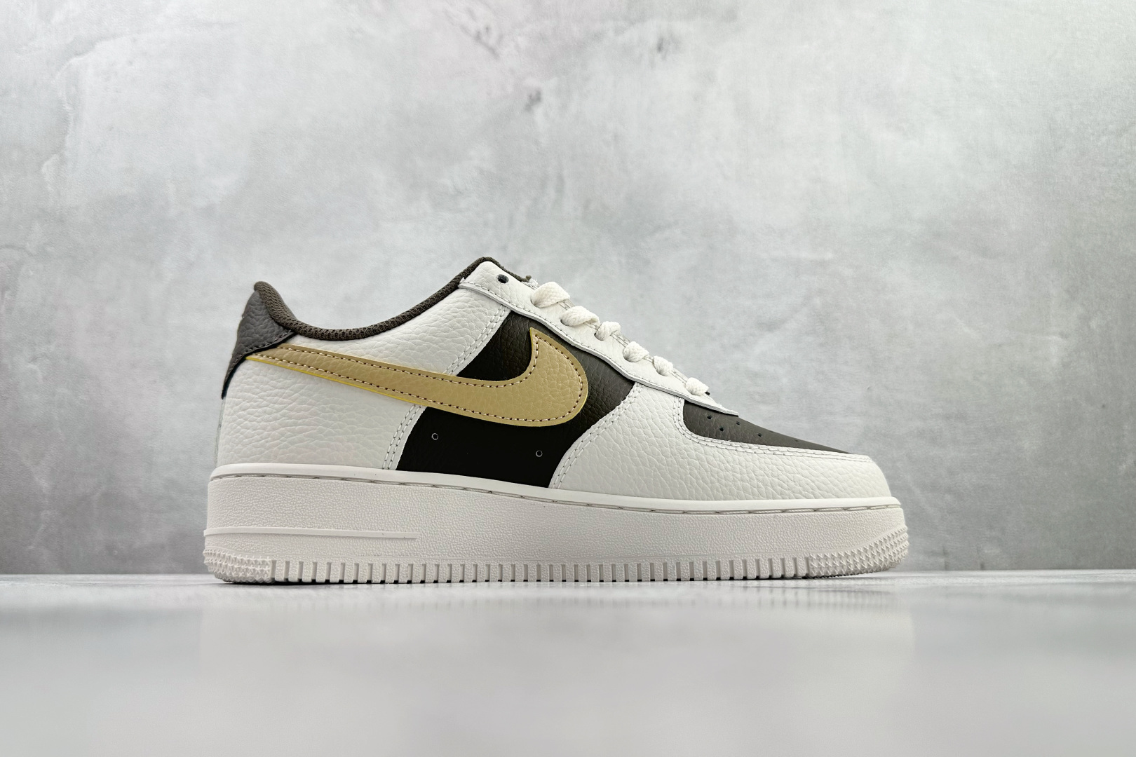 Nike Air Force 1 '07 米色 IR0796-030