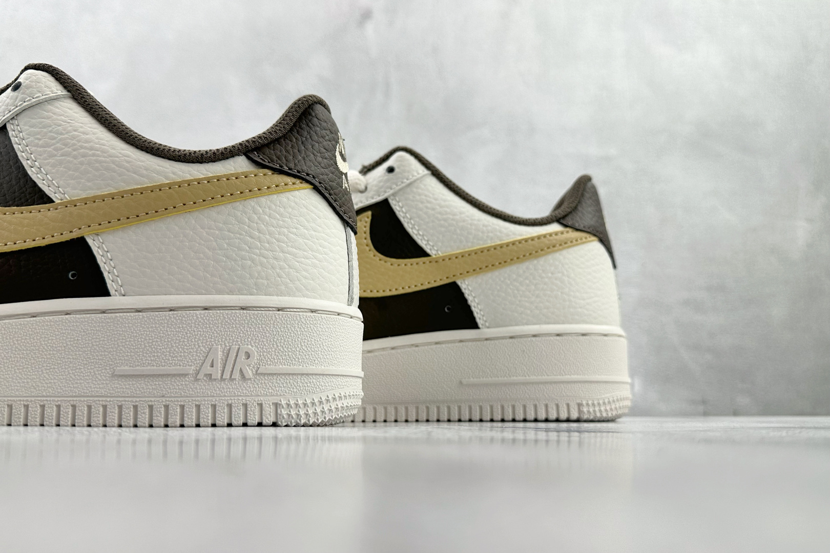 Nike Air Force 1 '07 米色 IR0796-030