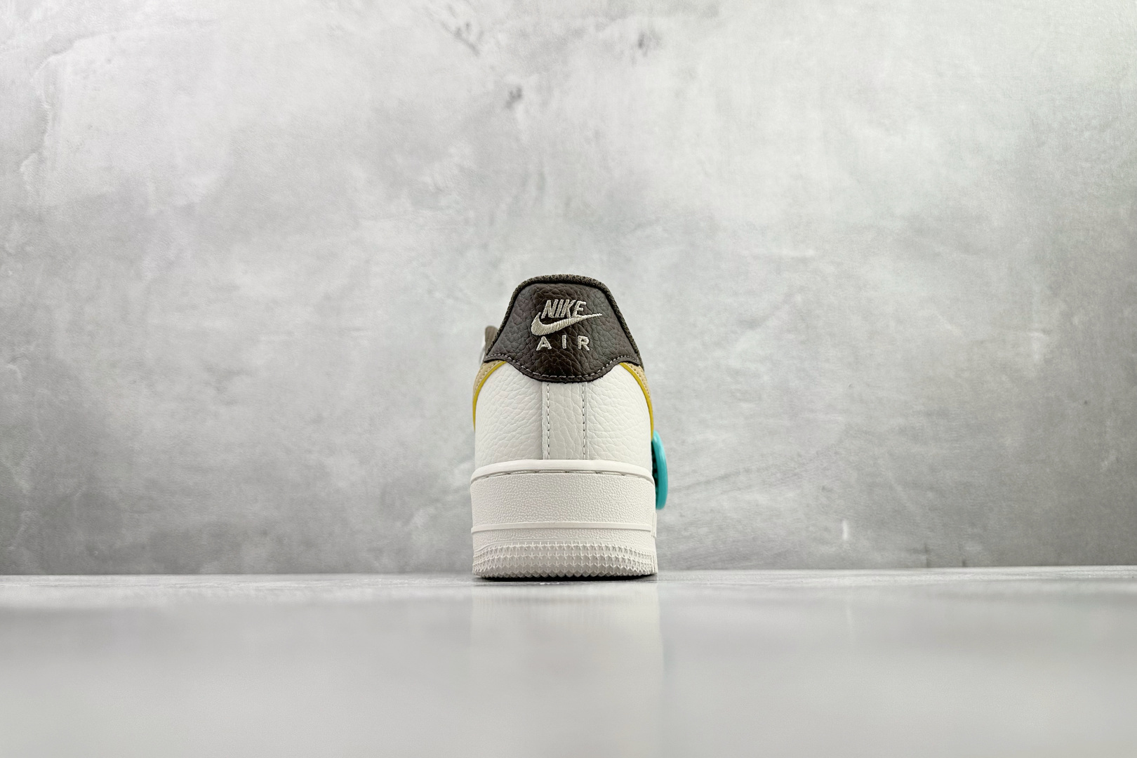 Nike Air Force 1 '07 米色 IR0796-030