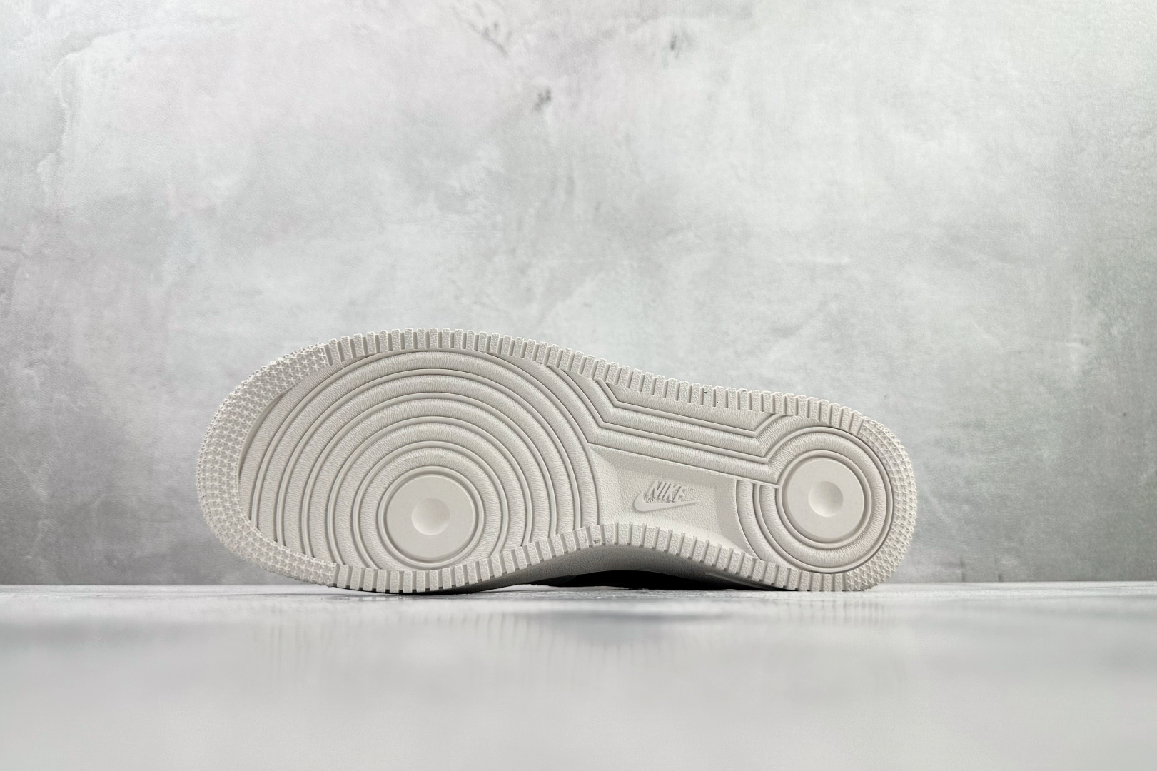 Nike Air Force 1 '07 米色 IR0796-030