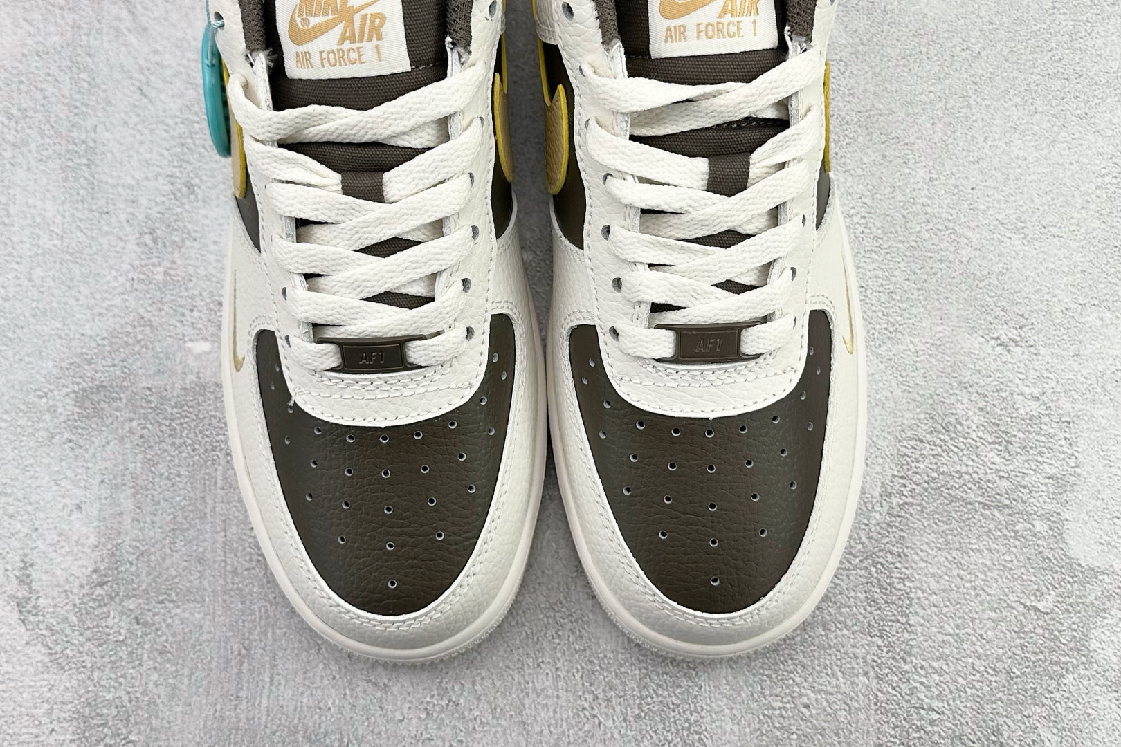 Nike Air Force 1 '07 米色 IR0796-030