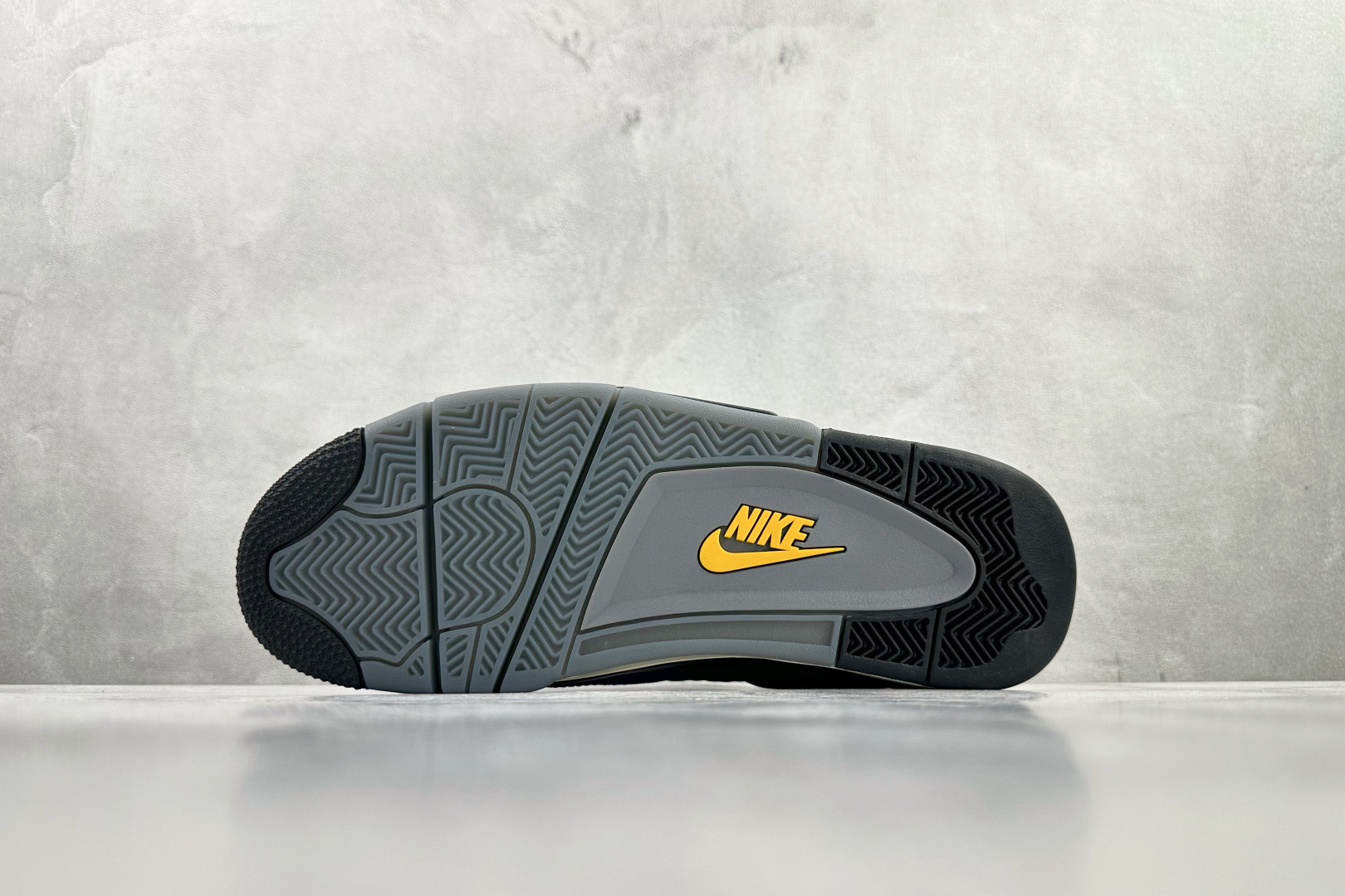 顶级原版 Jordan Air Jordan 4 Retro ”Lakeshow” 湖人配色 紫色 FV5029-500