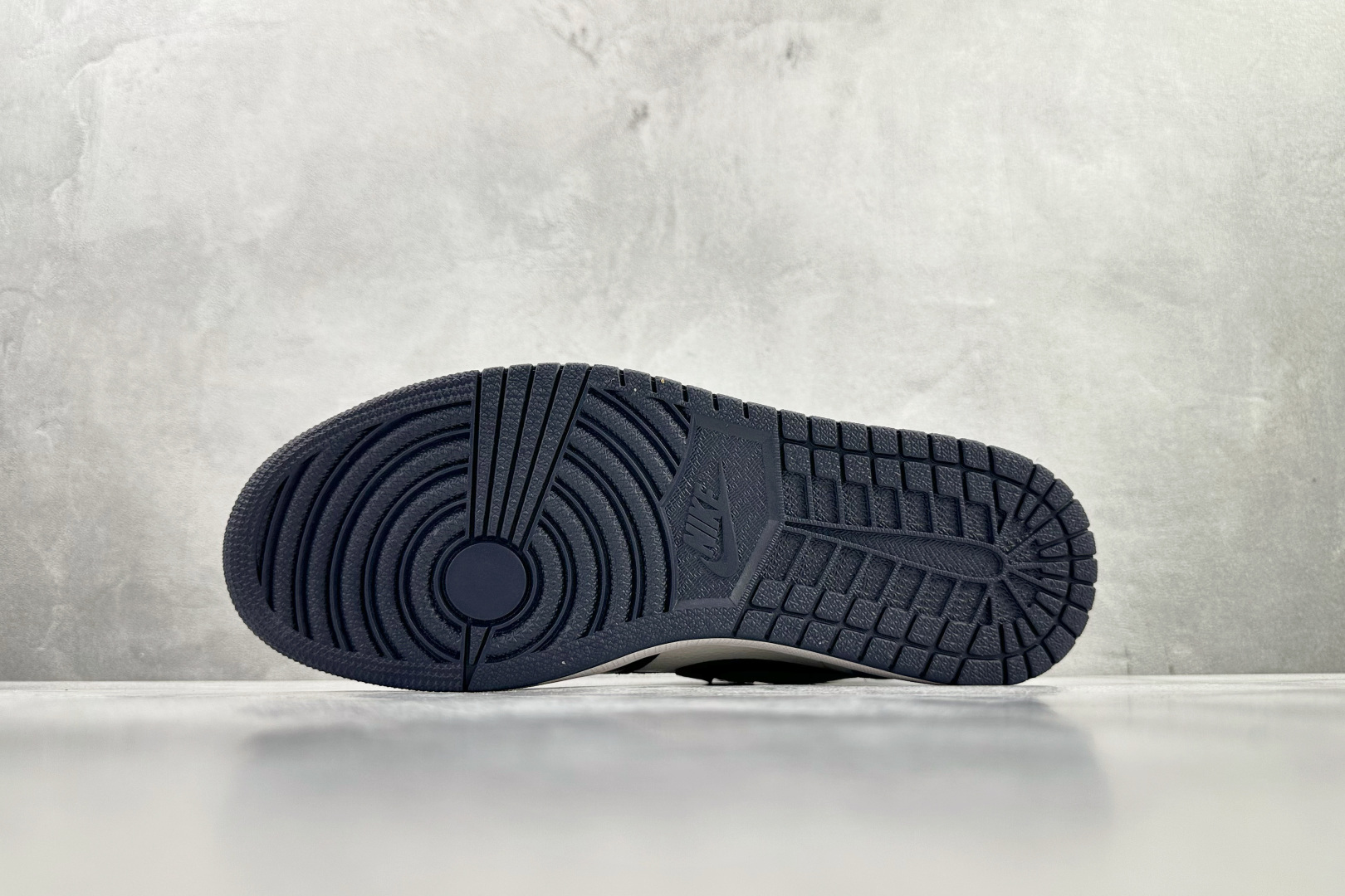 Jordan Air Jordan 1 Retro High Obsidian 黑蓝白 555088-140-Top High Quatity Cheap Sneakers Fashion Clothing Clothes Bags handbags Shoes of all Brand wholesale With The best Quality And Beautiful Price from China Factory Chinese suppliers wholesaler seller Jordan Air Jordan 1 Retro High Obsidian 黑蓝白 555088-140