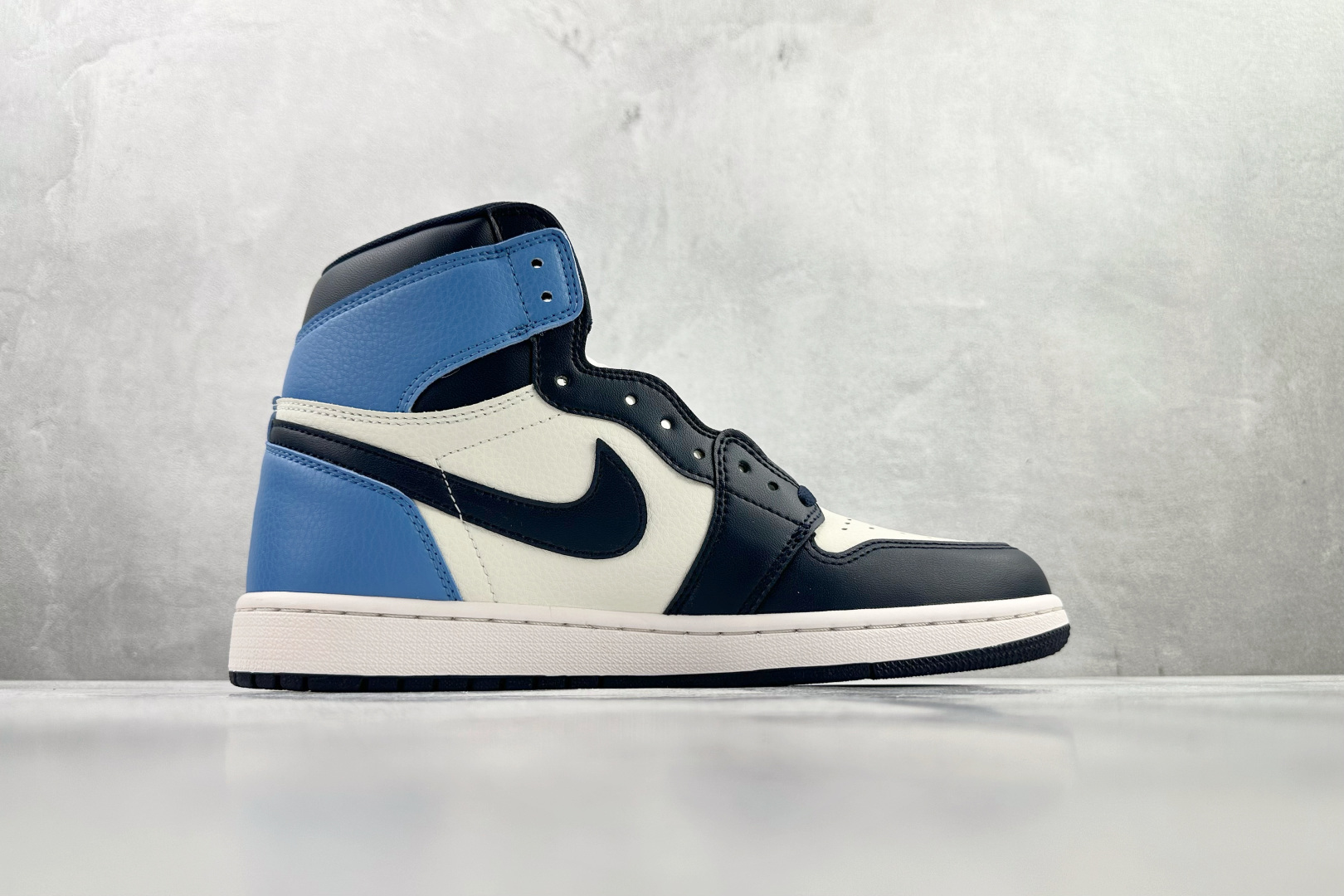 Jordan Air Jordan 1 Retro High Obsidian 黑蓝白 555088-140-Top High Quatity Cheap Sneakers Fashion Clothing Clothes Bags handbags Shoes of all Brand wholesale With The best Quality And Beautiful Price from China Factory Chinese suppliers wholesaler seller Jordan Air Jordan 1 Retro High Obsidian 黑蓝白 555088-140