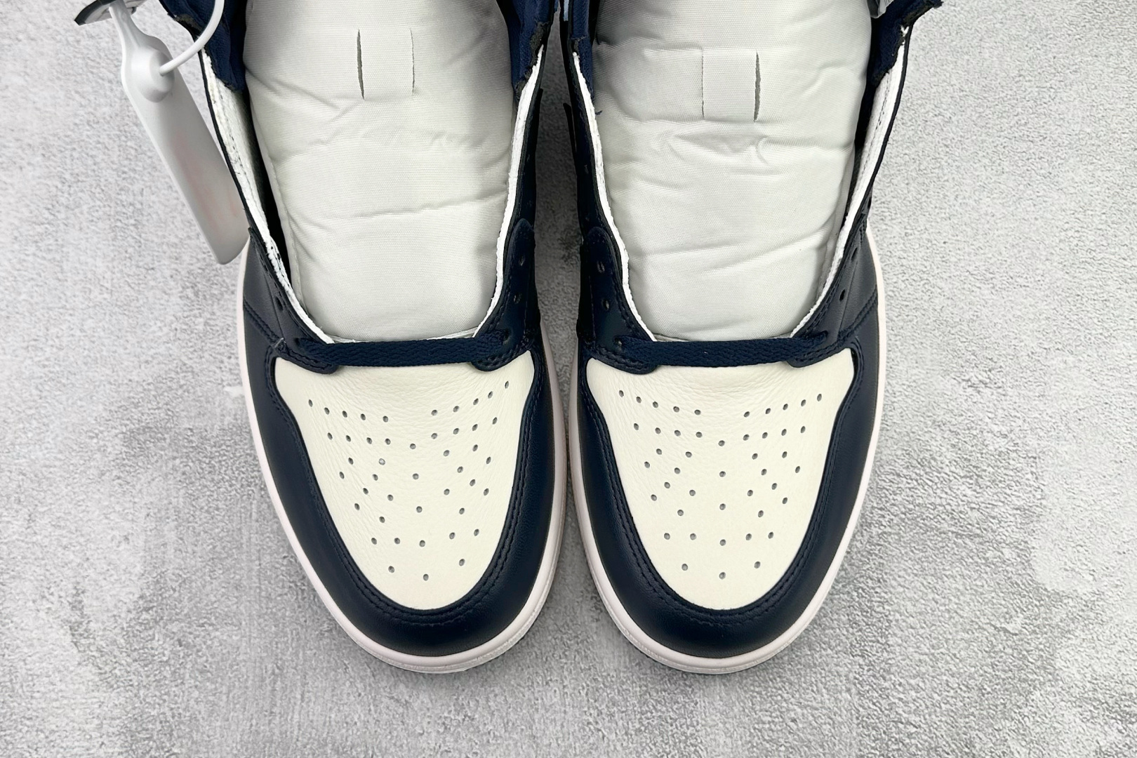 Jordan Air Jordan 1 Retro High Obsidian 黑蓝白 555088-140-Top High Quatity Cheap Sneakers Fashion Clothing Clothes Bags handbags Shoes of all Brand wholesale With The best Quality And Beautiful Price from China Factory Chinese suppliers wholesaler seller Jordan Air Jordan 1 Retro High Obsidian 黑蓝白 555088-140