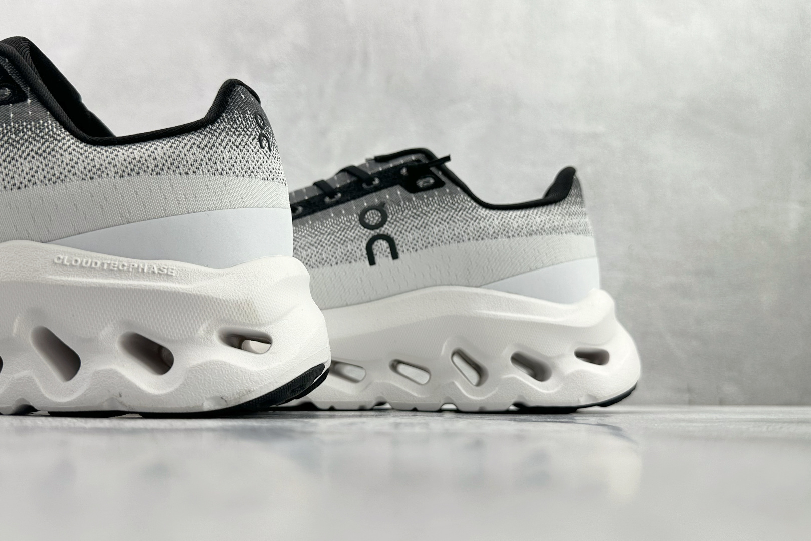 On Cloudtilt 白黑 3WE1005-Top High Quatity Cheap Sneakers Fashion Clothing Clothes Bags handbags Shoes of all Brand wholesale With The best Quality And Beautiful Price from China Factory Chinese suppliers wholesaler seller On Cloudtilt 白黑 3WE1005