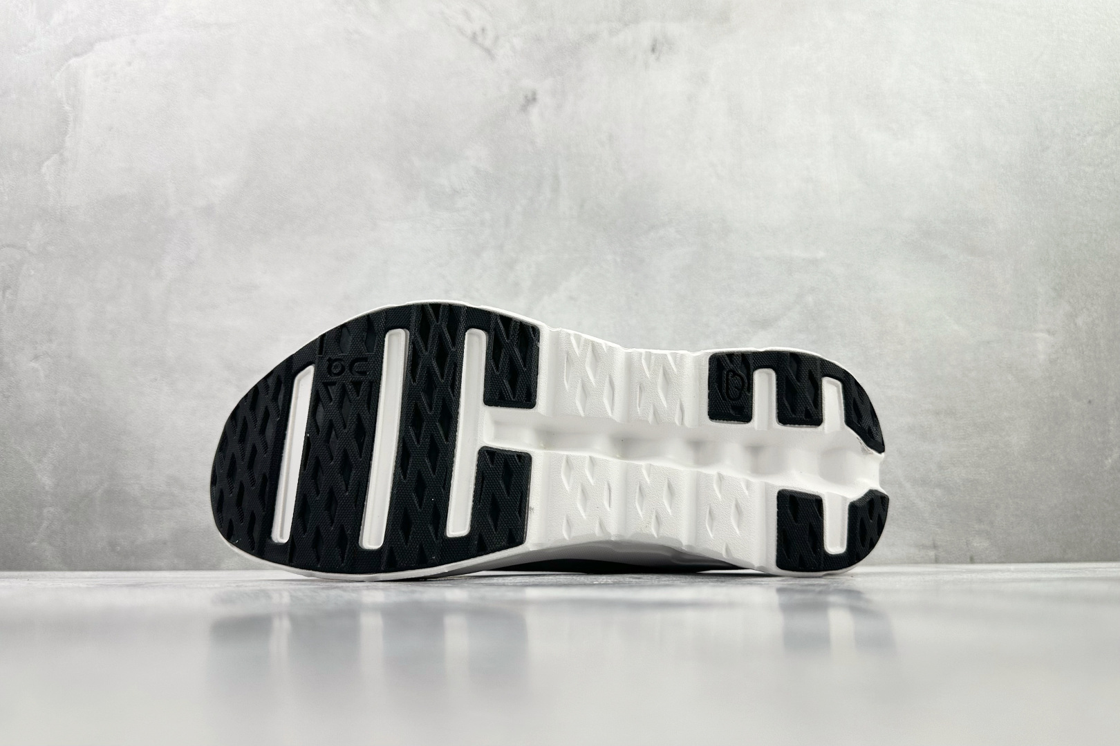 On Cloudtilt 白黑 3WE1005-Top High Quatity Cheap Sneakers Fashion Clothing Clothes Bags handbags Shoes of all Brand wholesale With The best Quality And Beautiful Price from China Factory Chinese suppliers wholesaler seller On Cloudtilt 白黑 3WE1005