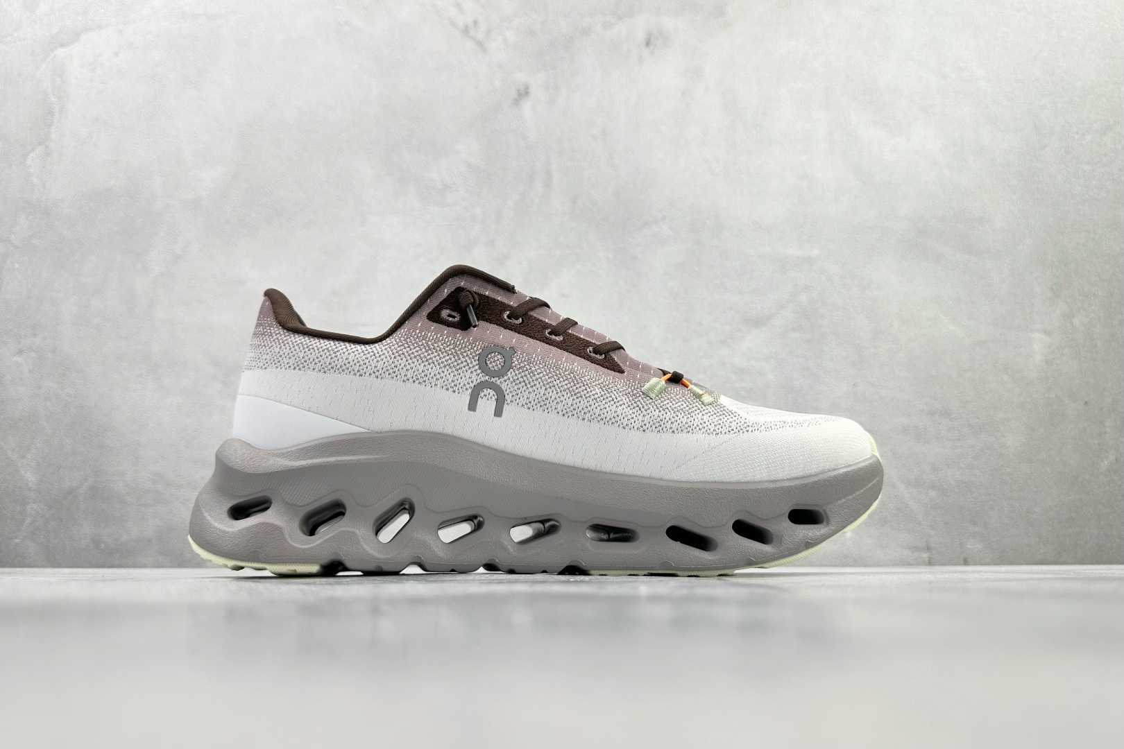 On Cloudtilt 白褐 3WE1005-Top High Quatity Cheap Sneakers Fashion Clothing Clothes Bags handbags Shoes of all Brand wholesale With The best Quality And Beautiful Price from China Factory Chinese suppliers wholesaler seller On Cloudtilt 白褐 3WE1005