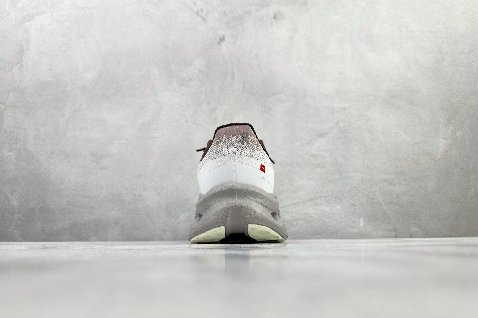 On Cloudtilt 白褐 3WE1005-Top High Quatity Cheap Sneakers Fashion Clothing Clothes Bags handbags Shoes of all Brand wholesale With The best Quality And Beautiful Price from China Factory Chinese suppliers wholesaler seller On Cloudtilt 白褐 3WE1005