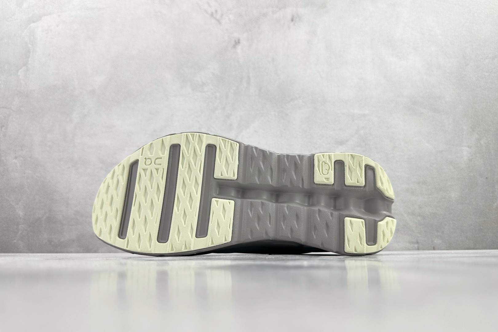 On Cloudtilt 白褐 3WE1005-Top High Quatity Cheap Sneakers Fashion Clothing Clothes Bags handbags Shoes of all Brand wholesale With The best Quality And Beautiful Price from China Factory Chinese suppliers wholesaler seller On Cloudtilt 白褐 3WE1005