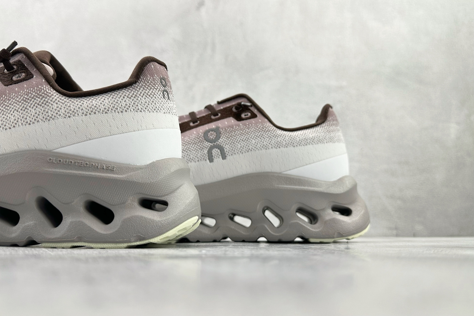On Cloudtilt 白褐 3WE1005-Top High Quatity Cheap Sneakers Fashion Clothing Clothes Bags handbags Shoes of all Brand wholesale With The best Quality And Beautiful Price from China Factory Chinese suppliers wholesaler seller On Cloudtilt 白褐 3WE1005