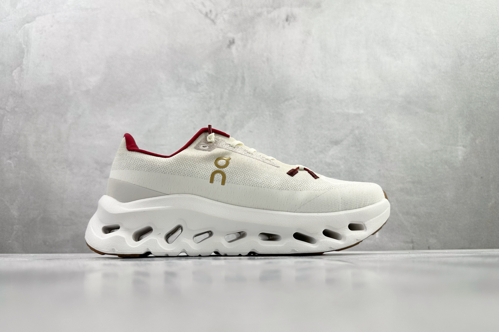 On Cloudtilt 蛇年限定 象牙白 3WF1056