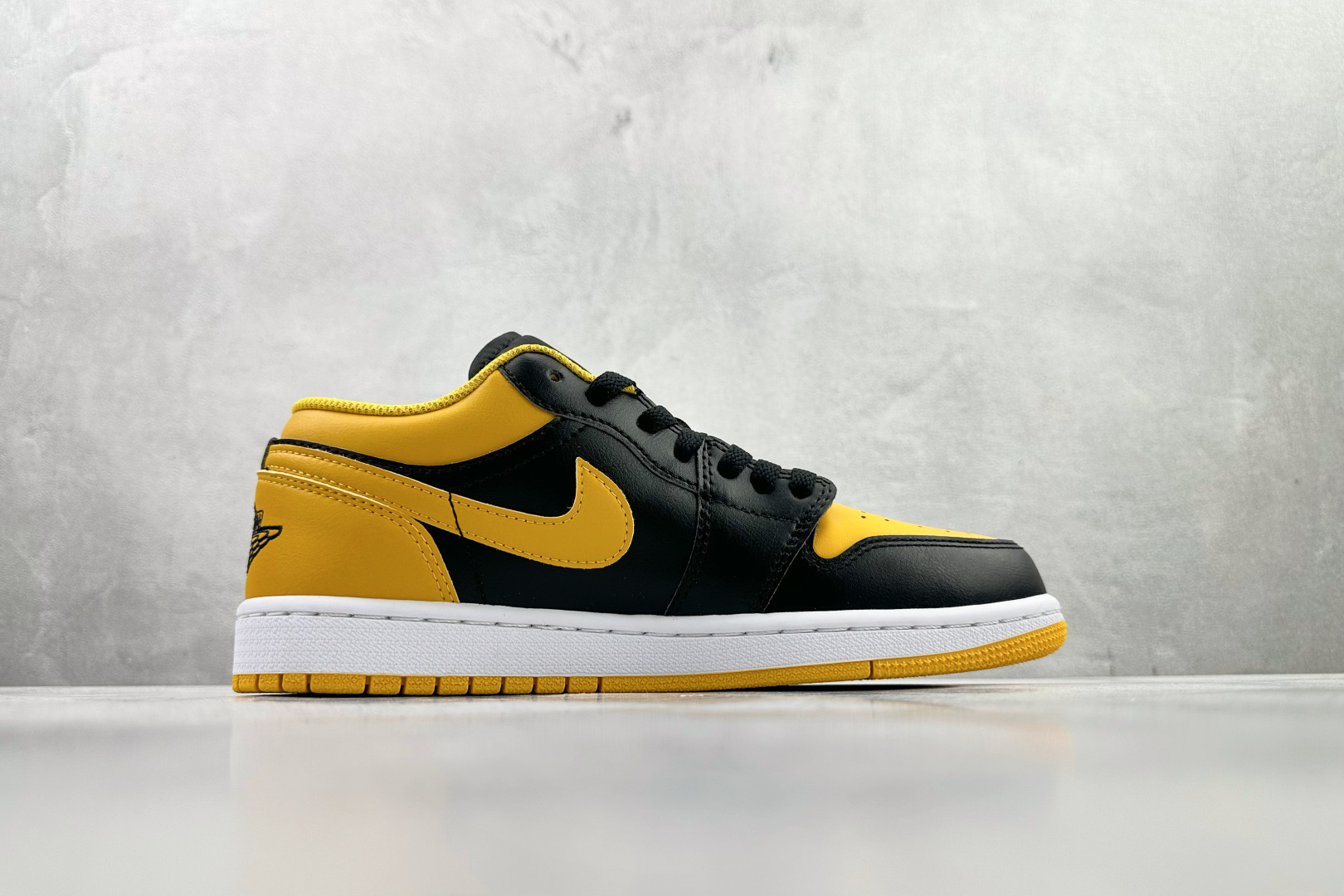 Jordan Air Jordan 1 黑黄 553558-072 Jordan Air Jordan 1 黑黄 553558-072