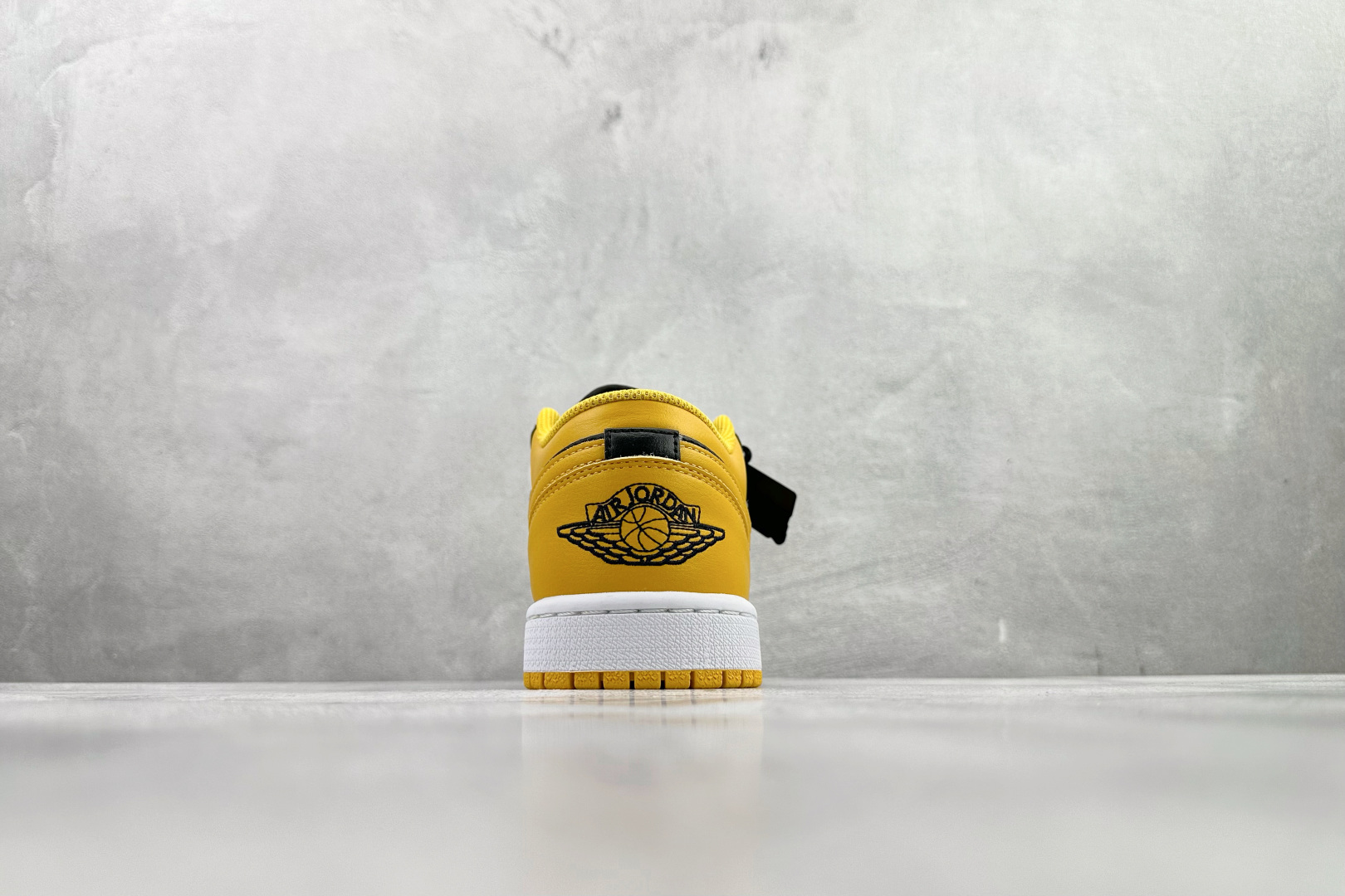 Jordan Air Jordan 1 黑黄 553558-072 Jordan Air Jordan 1 黑黄 553558-072