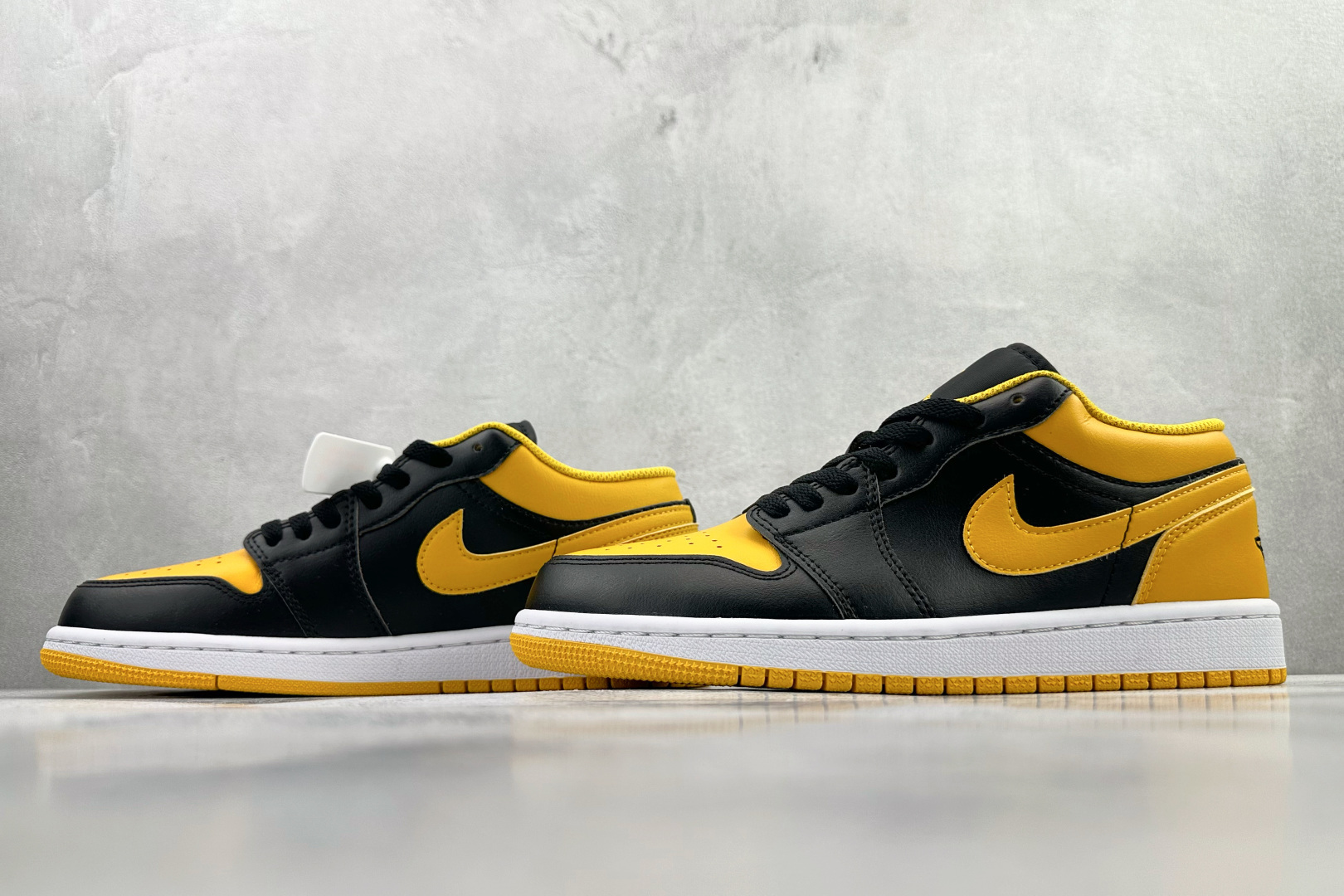 Jordan Air Jordan 1 黑黄 553558-072 Jordan Air Jordan 1 黑黄 553558-072