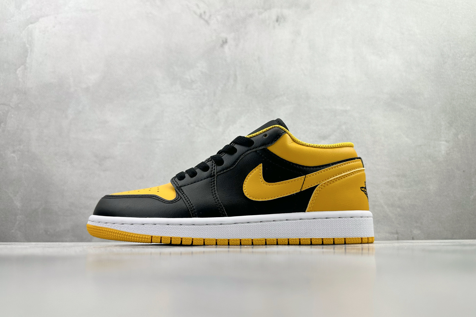 Jordan Air Jordan 1 黑黄 553558-072 Jordan Air Jordan 1 黑黄 553558-072