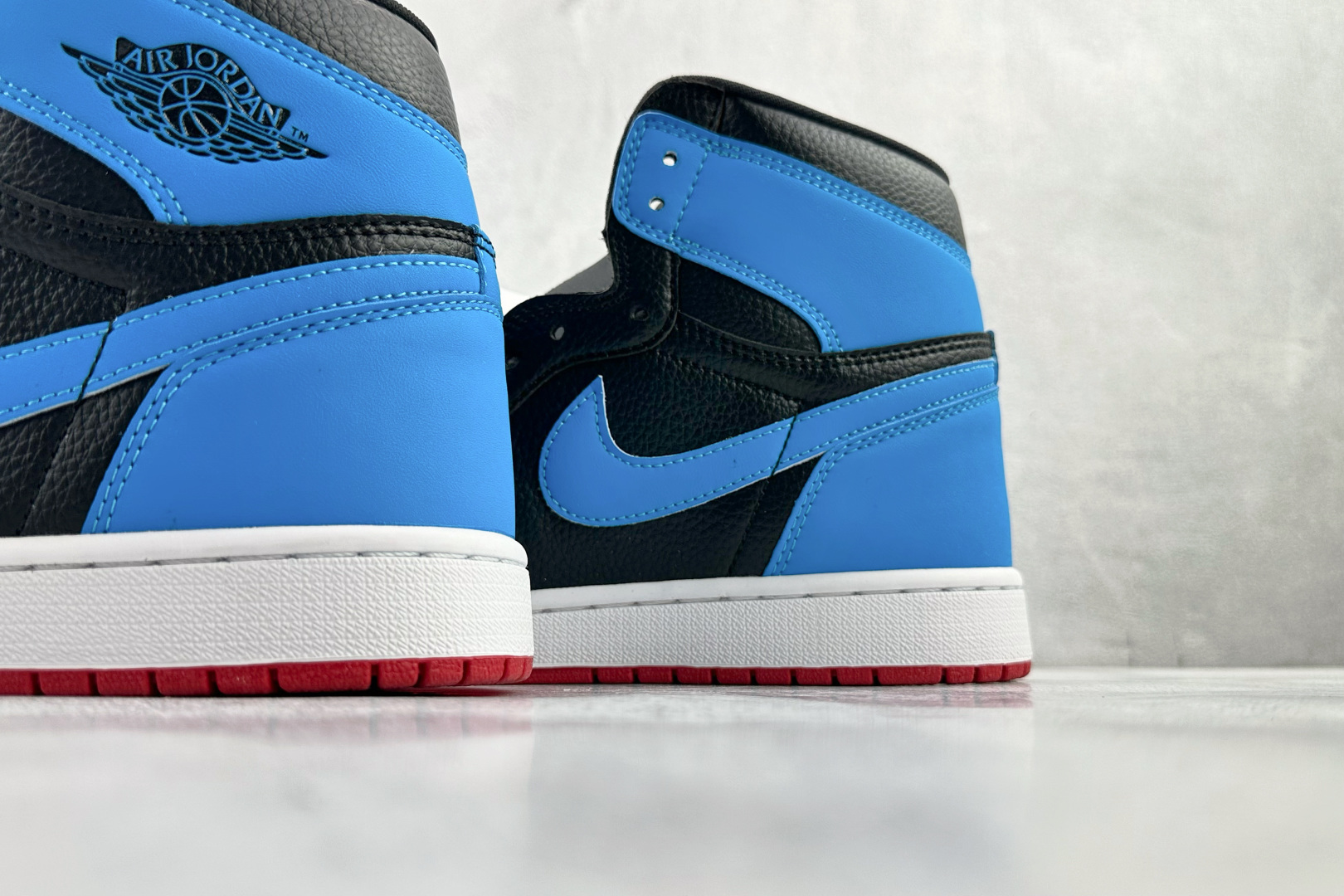 Jordan Air Jordan 1 retro high unc to chicago 反转警灯 黑蓝红 CD0461-046