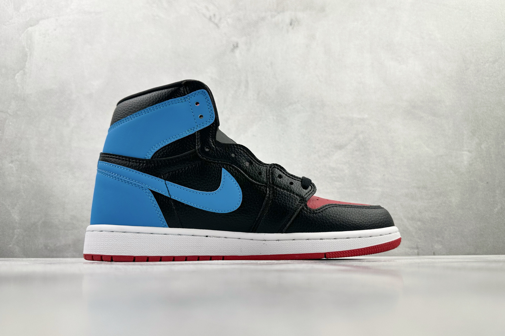 Jordan Air Jordan 1 retro high unc to chicago 反转警灯 黑蓝红 CD0461-046