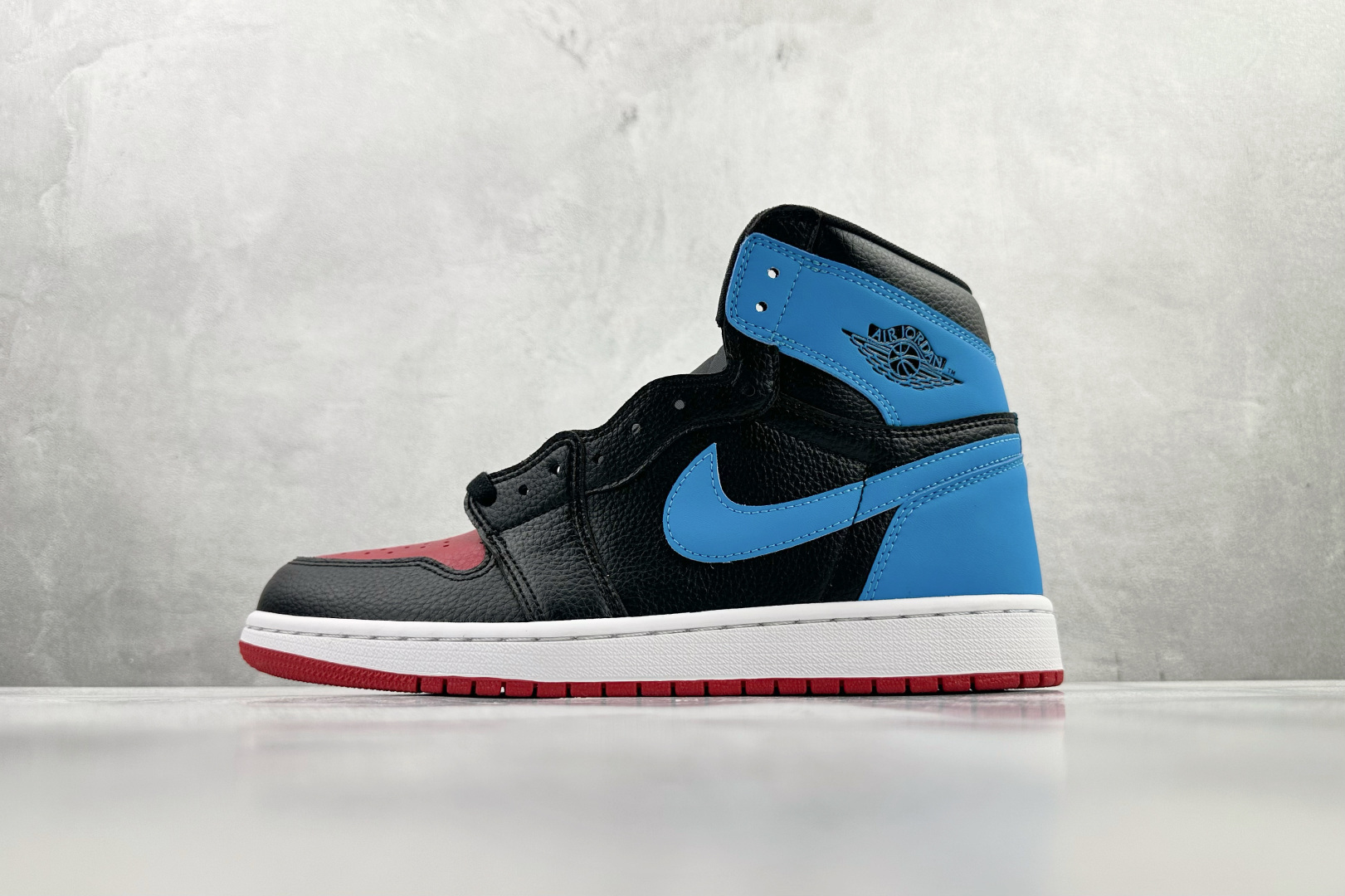 Jordan Air Jordan 1 retro high unc to chicago 反转警灯 黑蓝红 CD0461-046