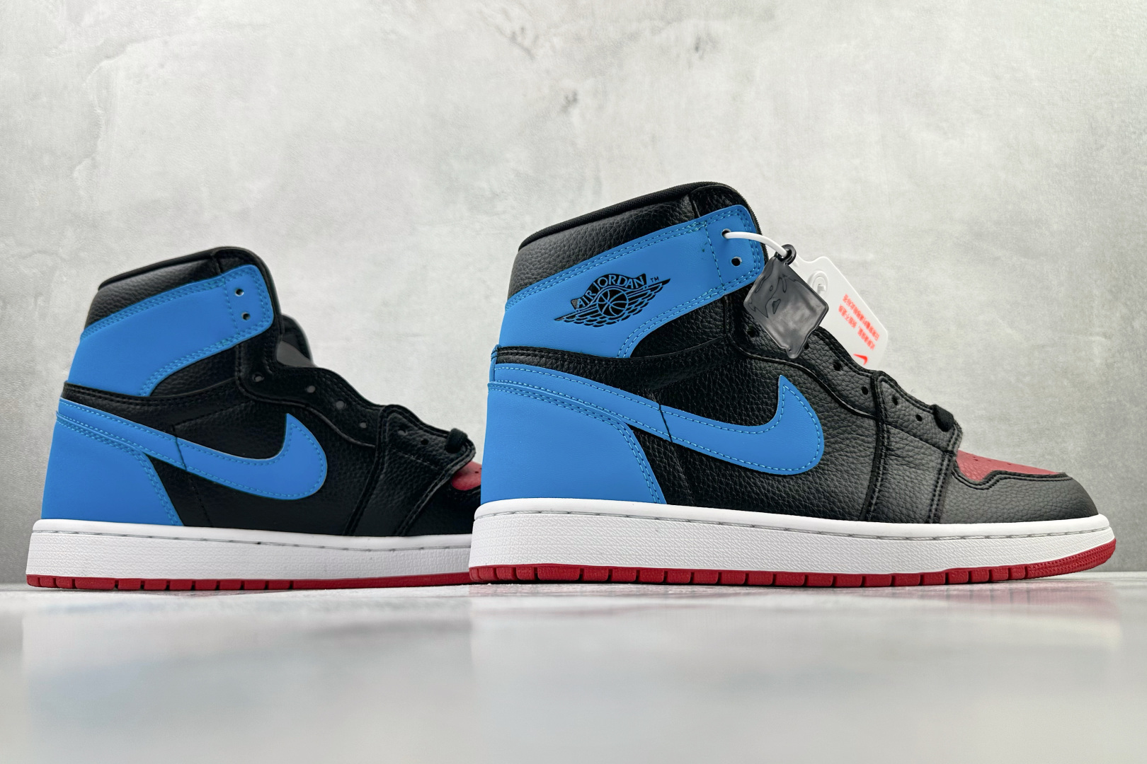 Jordan Air Jordan 1 retro high unc to chicago 反转警灯 黑蓝红 CD0461-046