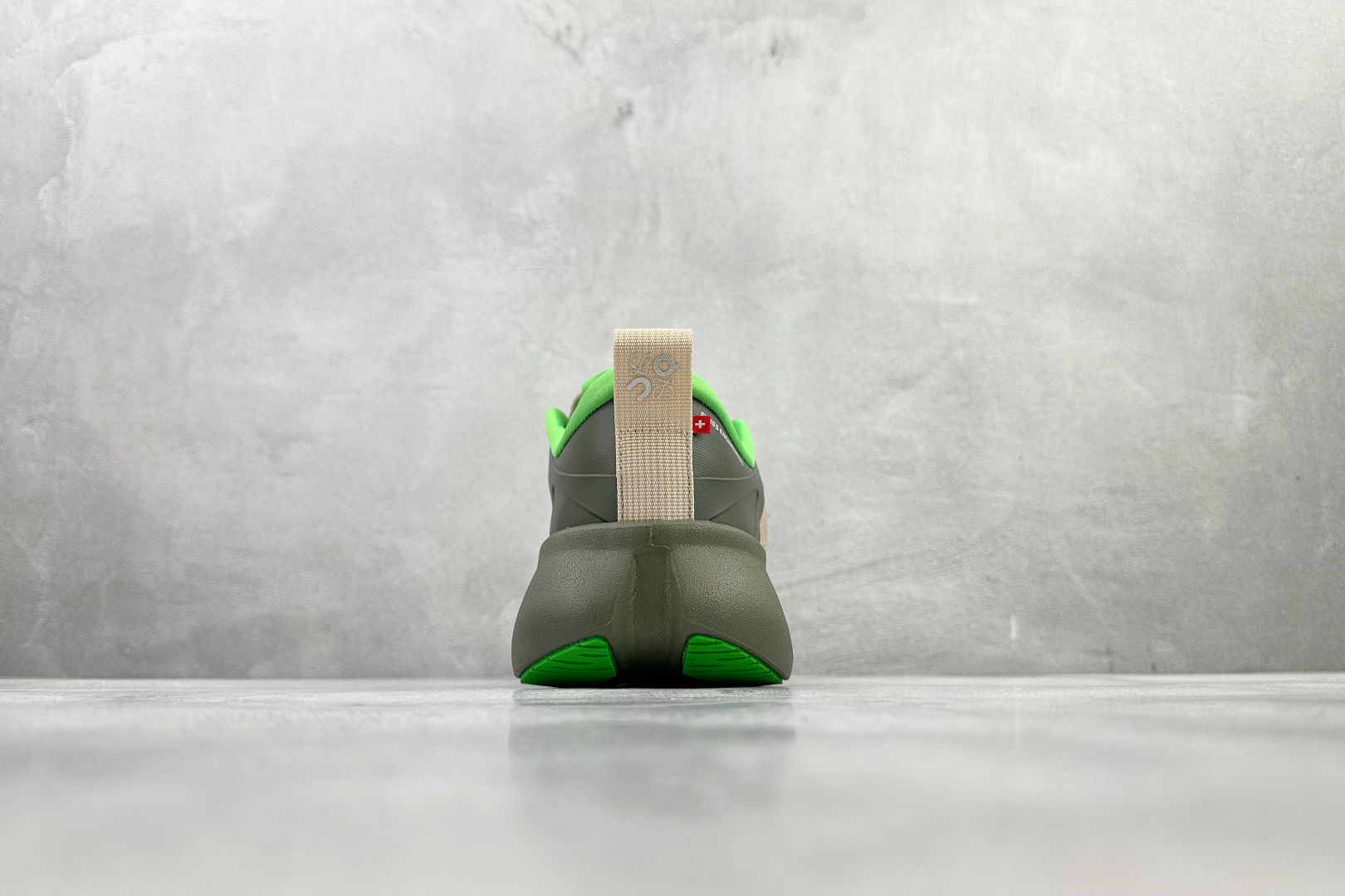 LOEWE罗意威 Cloudsolo x On昂跑 联名款 米绿色 M929282X38-4227