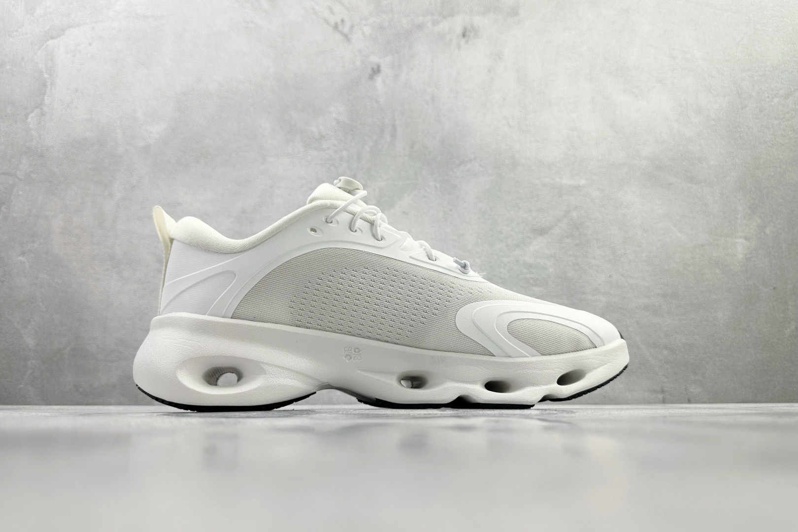 190 LOEWE罗意威 Cloudsolo x On昂跑 联名款 白色 3MF3066-Chinese UA Cheap High Quatity Brand Clothes Bags handbags Sneakers wholesale wholesaler seller from China Factory suppliers Fashion Clothing Shoes best Quality Beautiful Price 190 LOEWE罗意威 Cloudsolo x On昂跑 联名款 白色 3MF3066