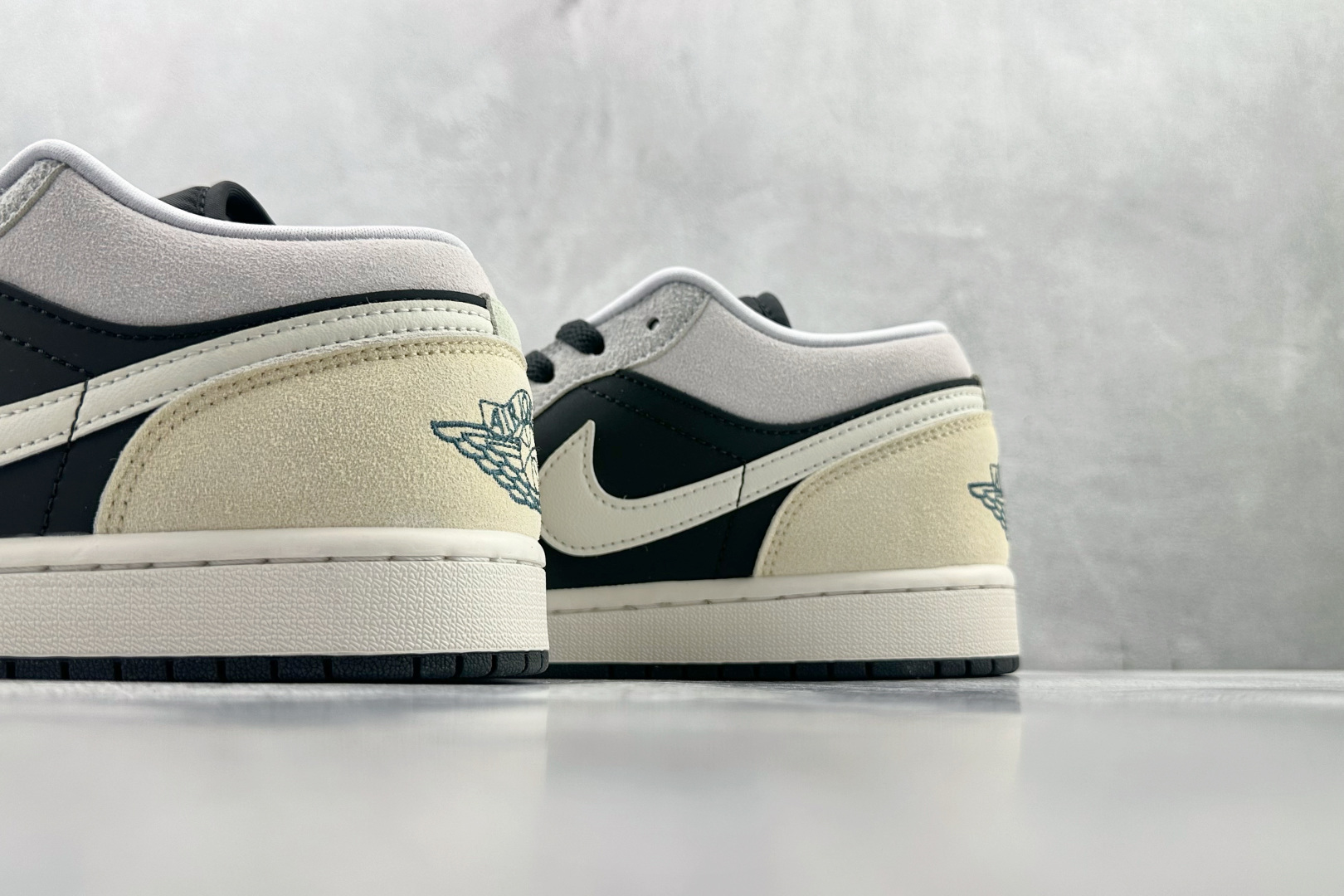 200 综合版 Jordan Air Jordan 1 粉黑 IB7109-004-Chinese UA Cheap High Quatity Brand Clothes Bags handbags Sneakers wholesale wholesaler seller from China Factory suppliers Fashion Clothing Shoes best Quality Beautiful Price 200 综合版 Jordan Air Jordan 1 粉黑 IB7109-004