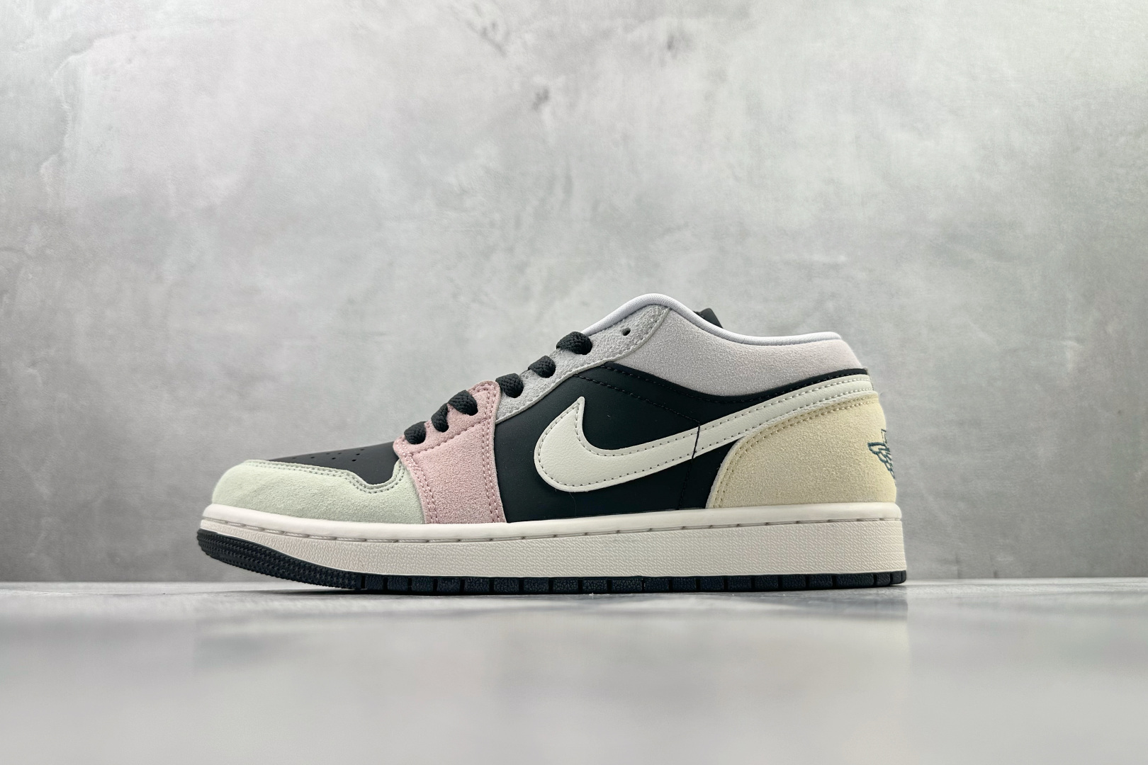 200 综合版 Jordan Air Jordan 1 粉黑 IB7109-004-Chinese UA Cheap High Quatity Brand Clothes Bags handbags Sneakers wholesale wholesaler seller from China Factory suppliers Fashion Clothing Shoes best Quality Beautiful Price 200 综合版 Jordan Air Jordan 1 粉黑 IB7109-004