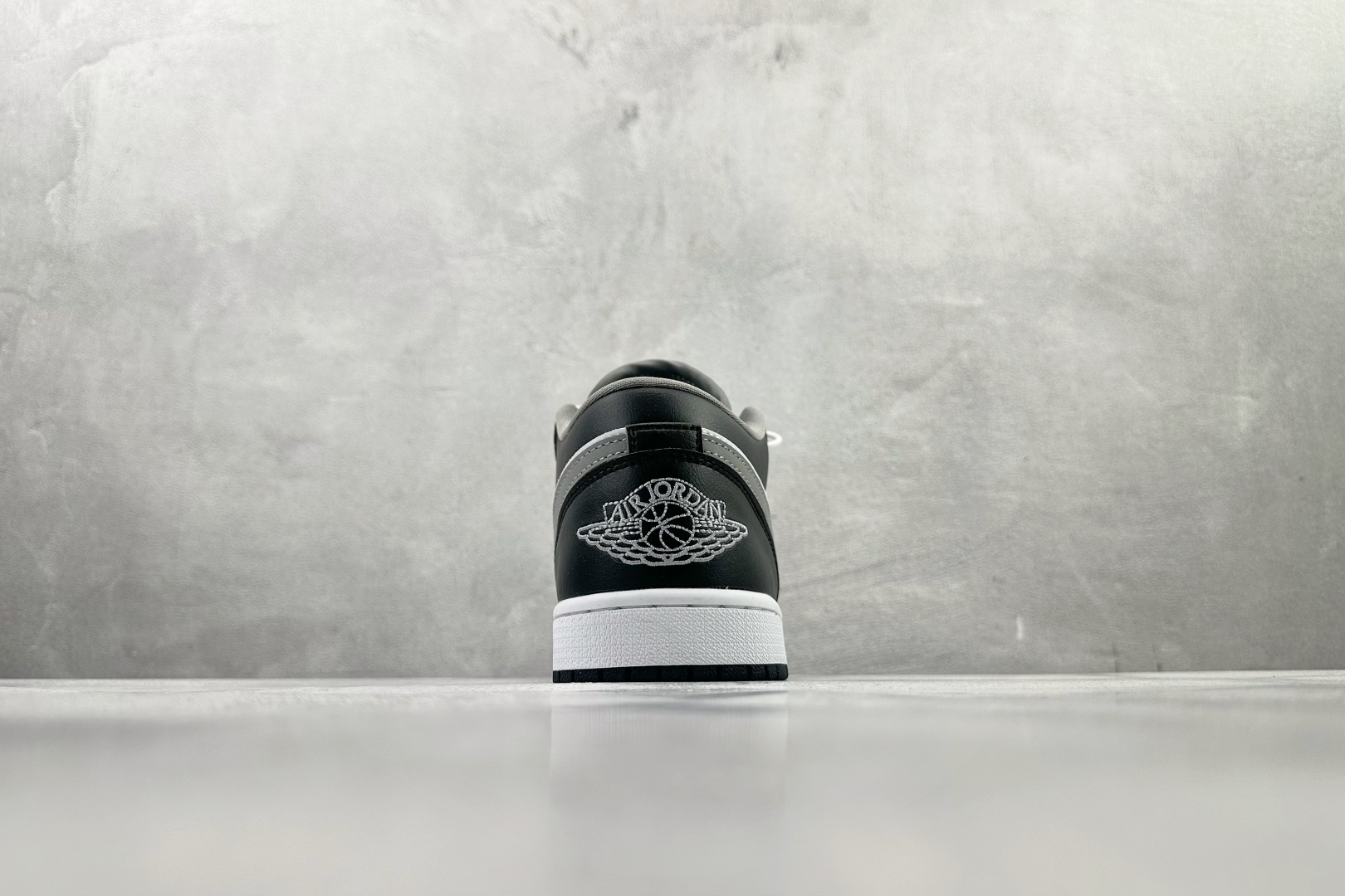 Jordan Air Jordan 1 黑白灰影子 553558-040-Top High Quatity Cheap Sneakers Fashion Clothing Clothes Bags handbags Shoes of all Brand wholesale With The best Quality And Beautiful Price from China Factory Chinese suppliers wholesaler seller Jordan Air Jordan 1 黑白灰影子 553558-040