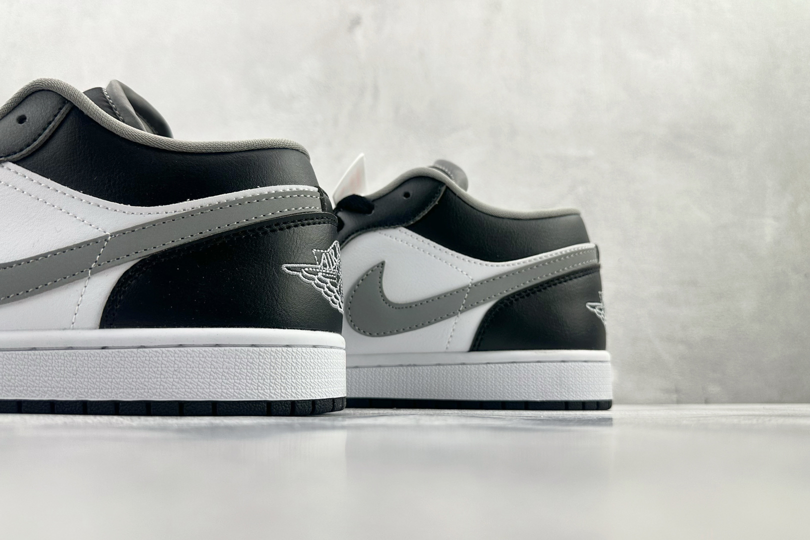 Jordan Air Jordan 1 黑白灰影子 553558-040-Top High Quatity Cheap Sneakers Fashion Clothing Clothes Bags handbags Shoes of all Brand wholesale With The best Quality And Beautiful Price from China Factory Chinese suppliers wholesaler seller Jordan Air Jordan 1 黑白灰影子 553558-040