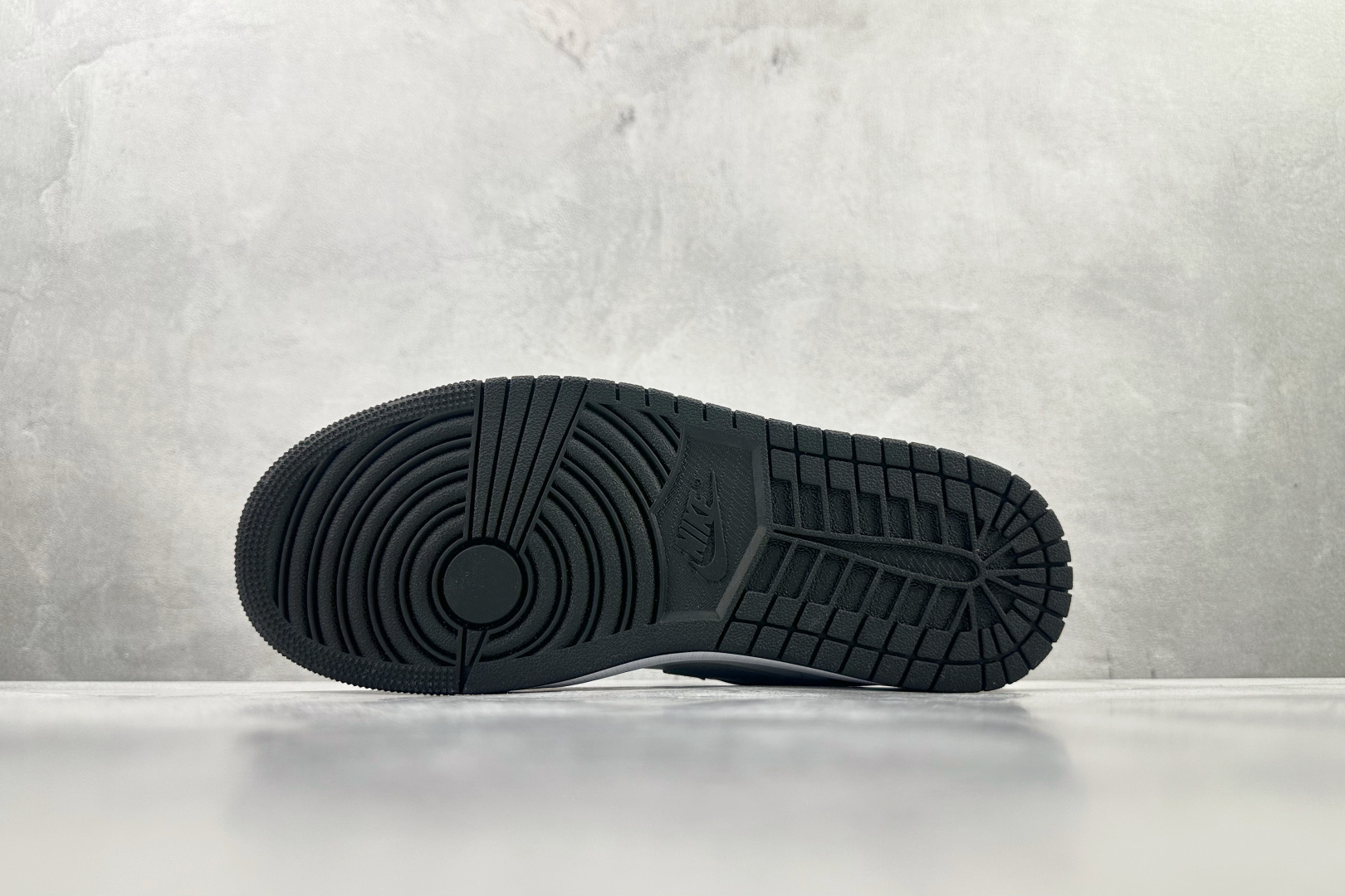 Jordan Air Jordan 1 黑白灰影子 553558-040-Top High Quatity Cheap Sneakers Fashion Clothing Clothes Bags handbags Shoes of all Brand wholesale With The best Quality And Beautiful Price from China Factory Chinese suppliers wholesaler seller Jordan Air Jordan 1 黑白灰影子 553558-040